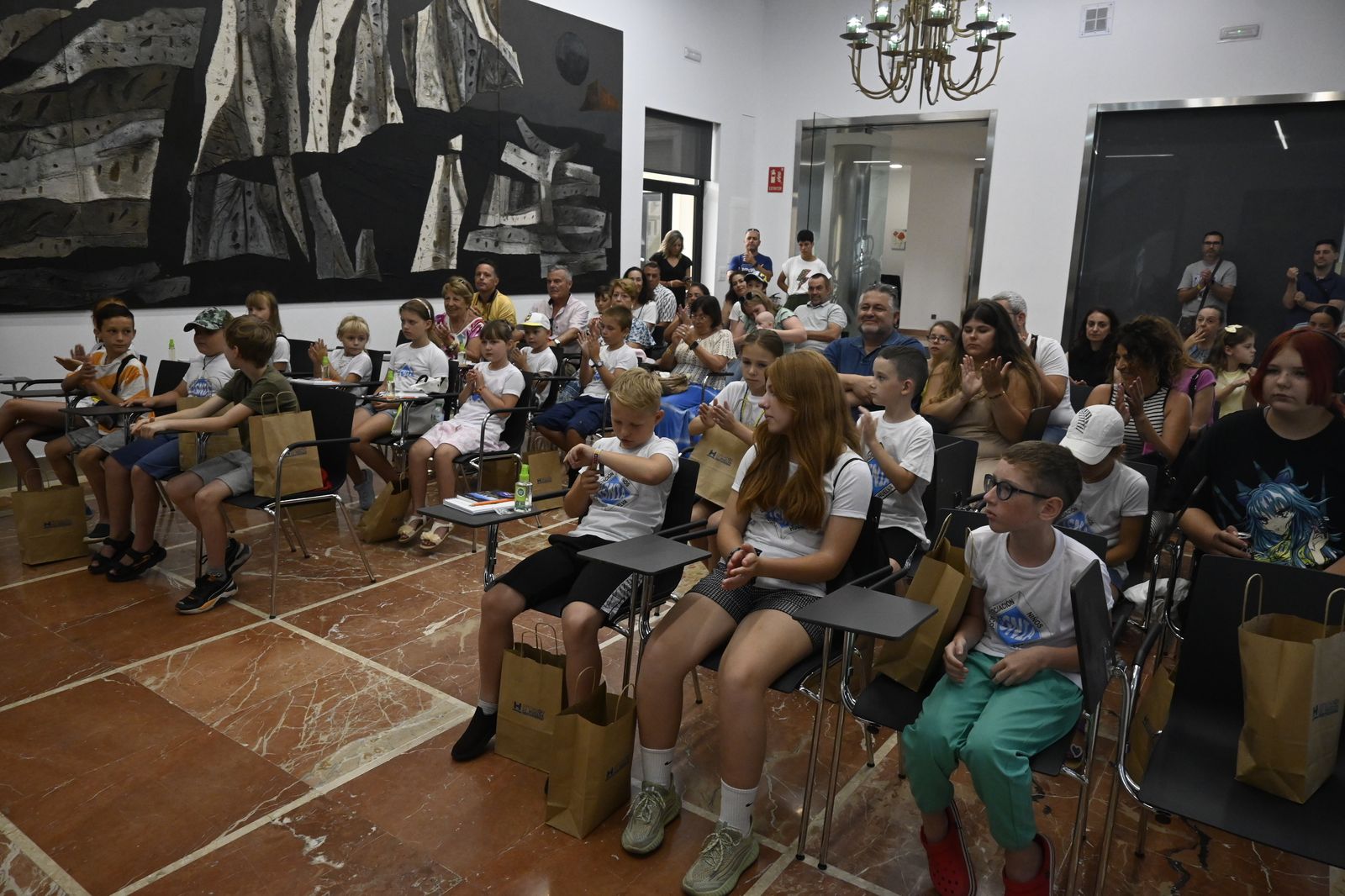 Menores ucranianos pasarán el verano en familias de acogida, en imágenes