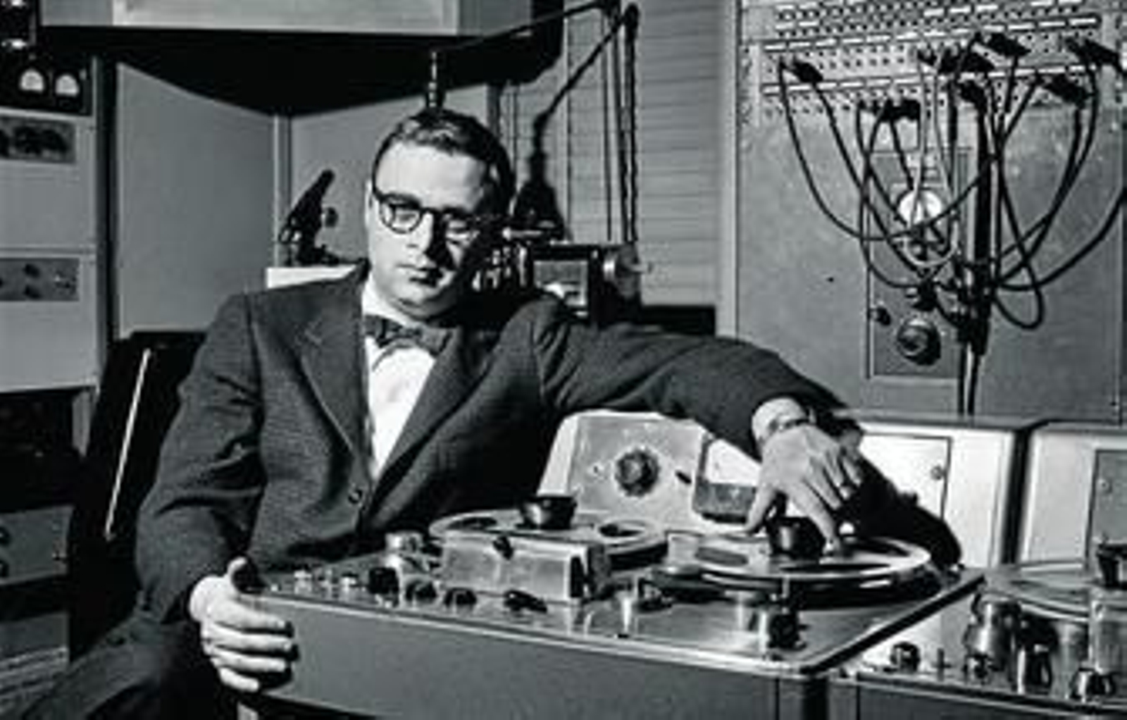 Rudy Van Gelder, en el estudio de grabación que construyó en su propia casa.