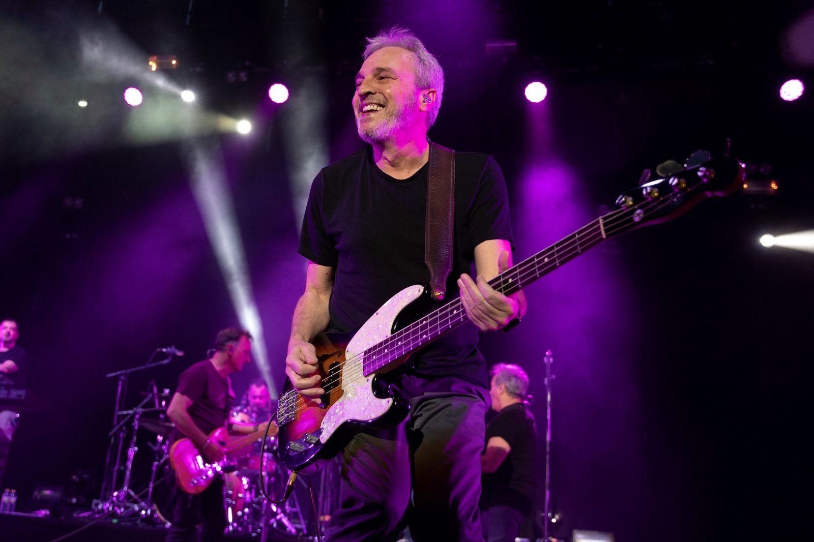 David Summers en un concierto reciente de Hombres G.