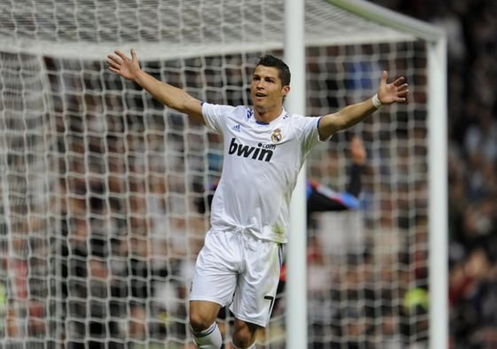 El Real Madrid golea 6-1 al Racing en casa con cuatro goles de Ronaldo. / AFP
