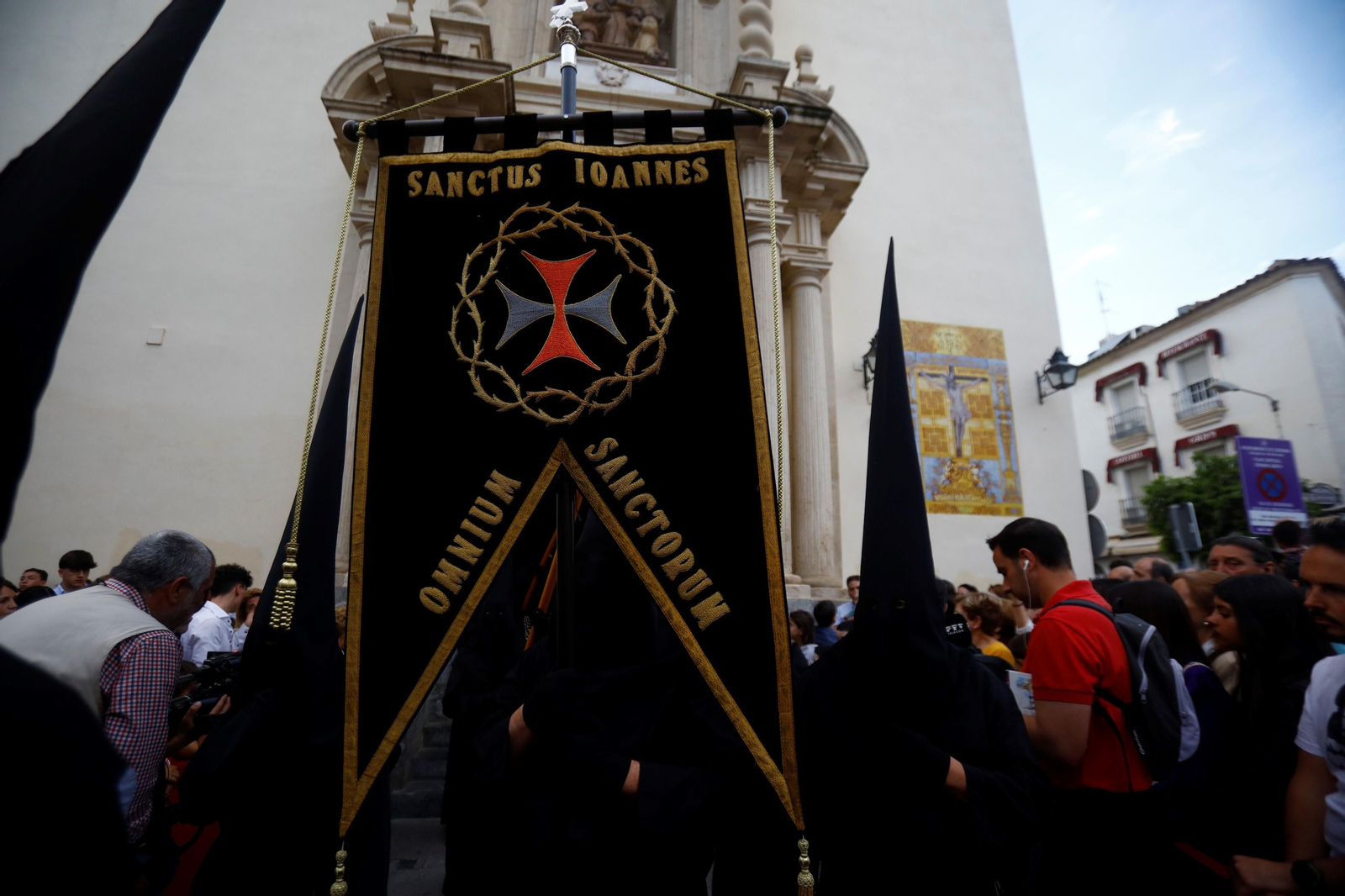 Lunes Santo en Córdoba: la procesión del Vía Crucis, en imágenes