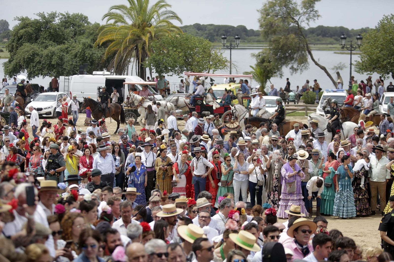 El Rocío 2023: Imágenes de ambiente y presentaciones de las Hermandades