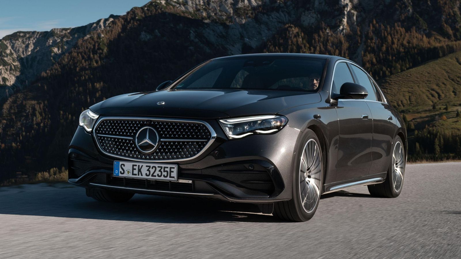 La apuesta por los motores de gasóleo electrificados atañe hasta a seis modelos, entre SUV y berlinas, de la gama Mercedes.