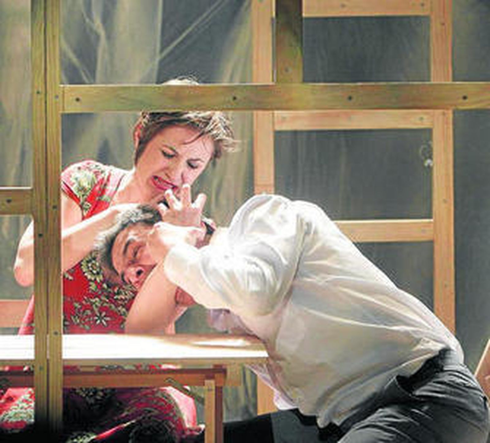 Vicky Peña y Ariadna Gil, en 'Un tranvía llamado deseo'.