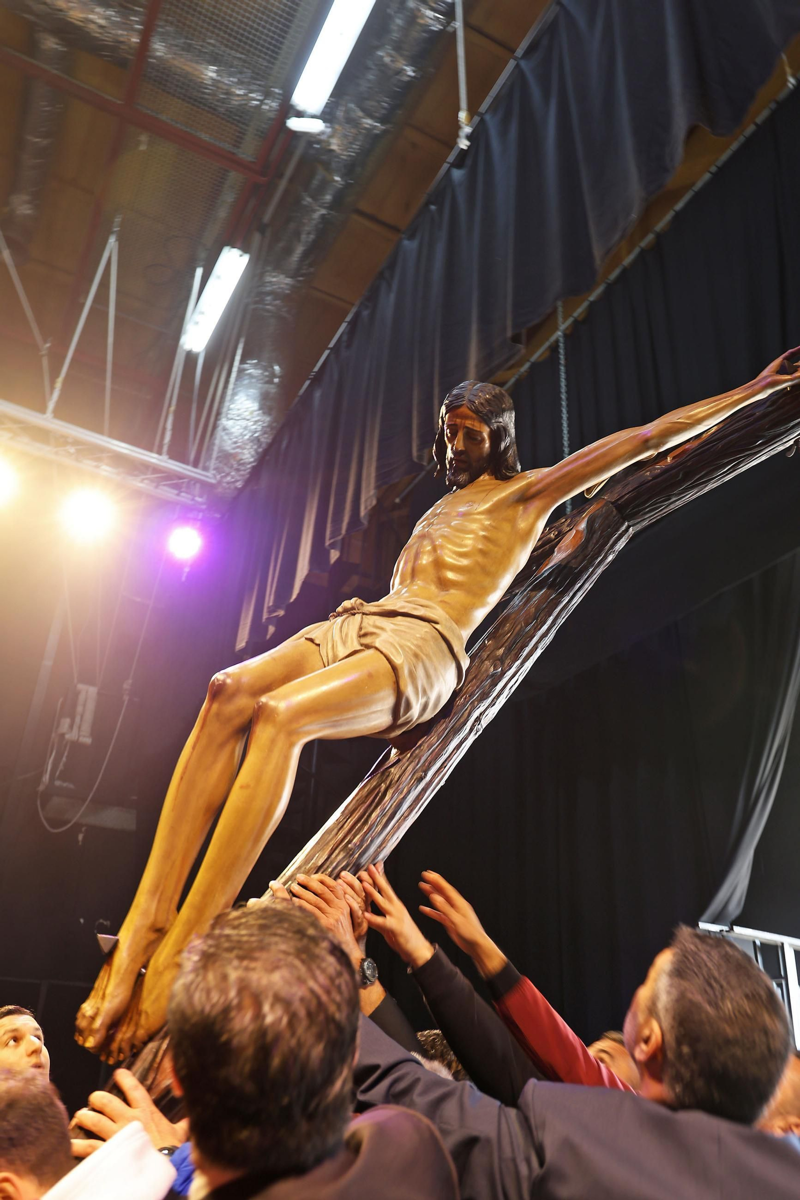 Las mejores imágenes del traslado del Cristo de la Pasión al Centro Penitenciario de Huelva