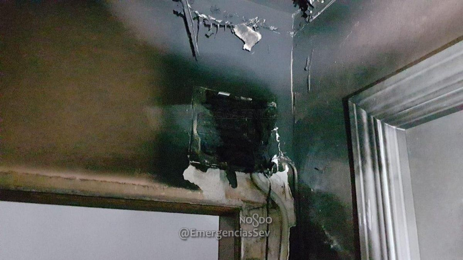 Uno de los aparatos de electricidad afectados por la caída de un rayo.