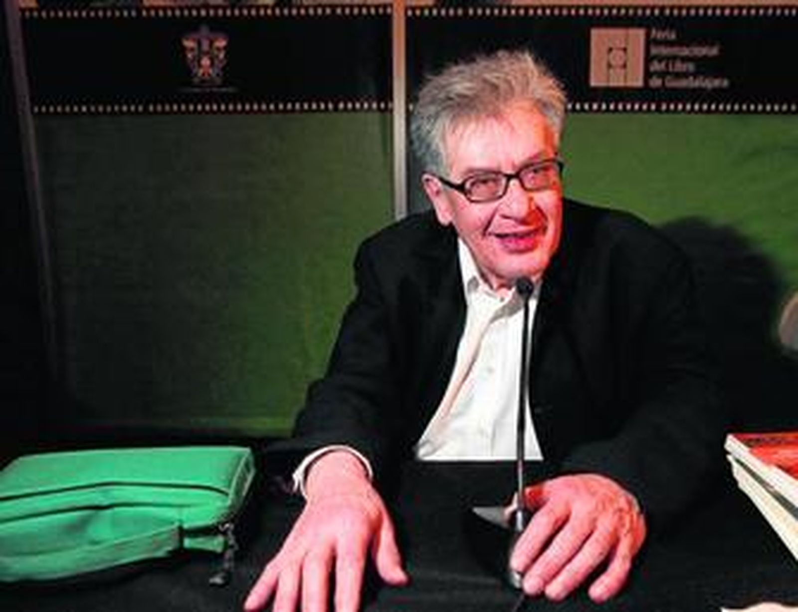 José Emilio Pacheco recibió el domingo un homenaje en la Feria del Libro de Guadalajara (México).