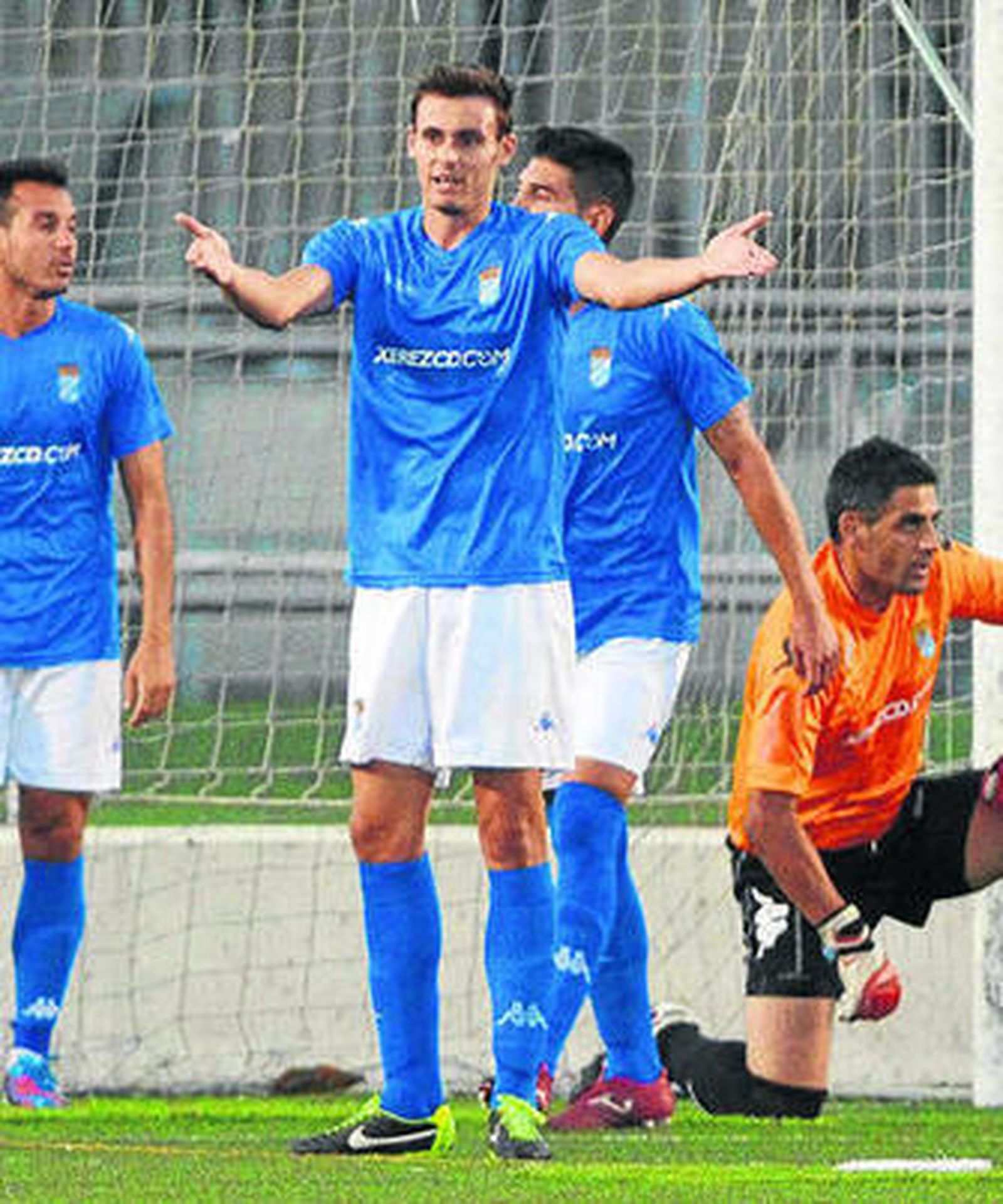 Ismael tuvo un buen estreno con la elástica azulina.