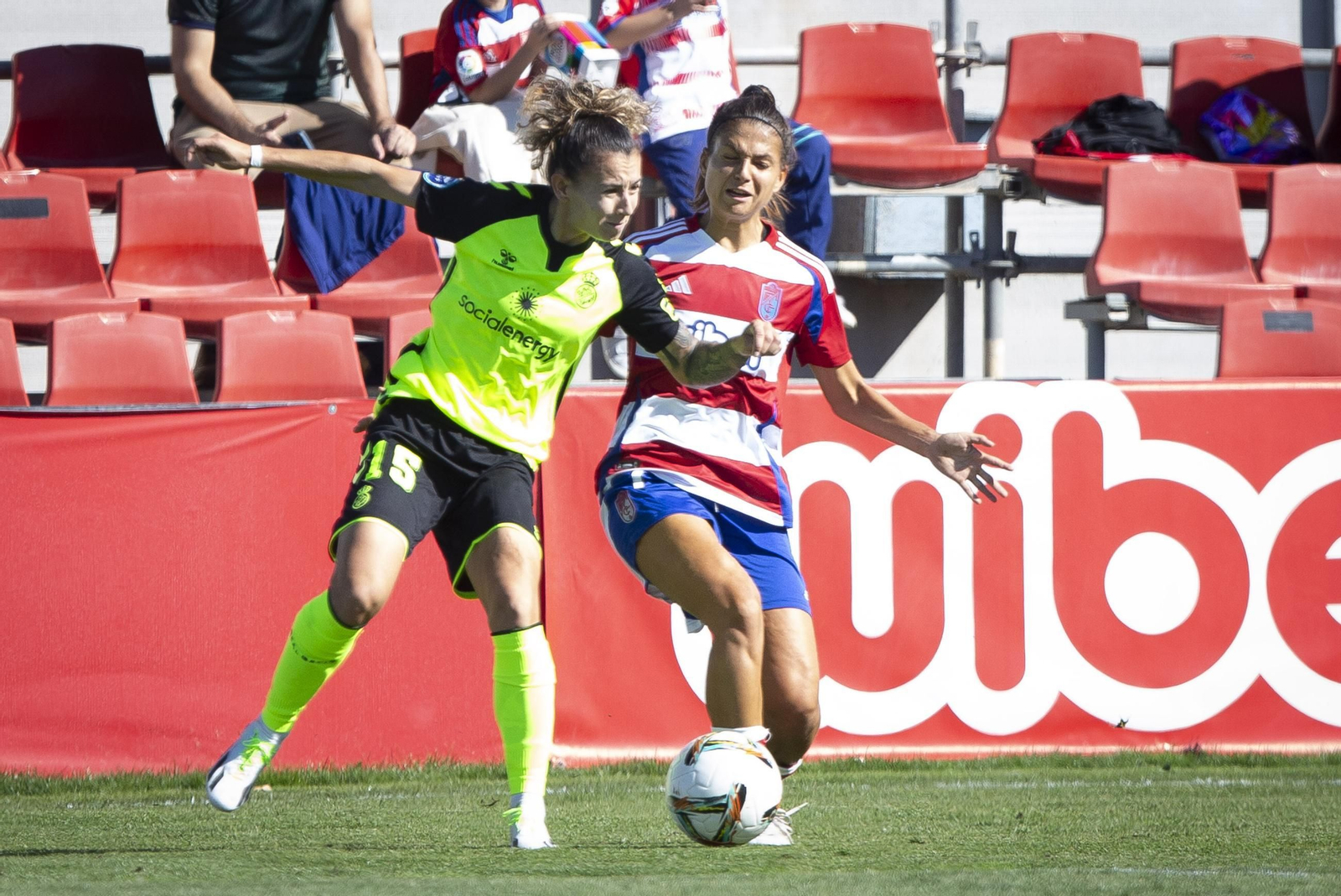 Las mejores imágenes del derbi Granada CF Femenino-Real Betis