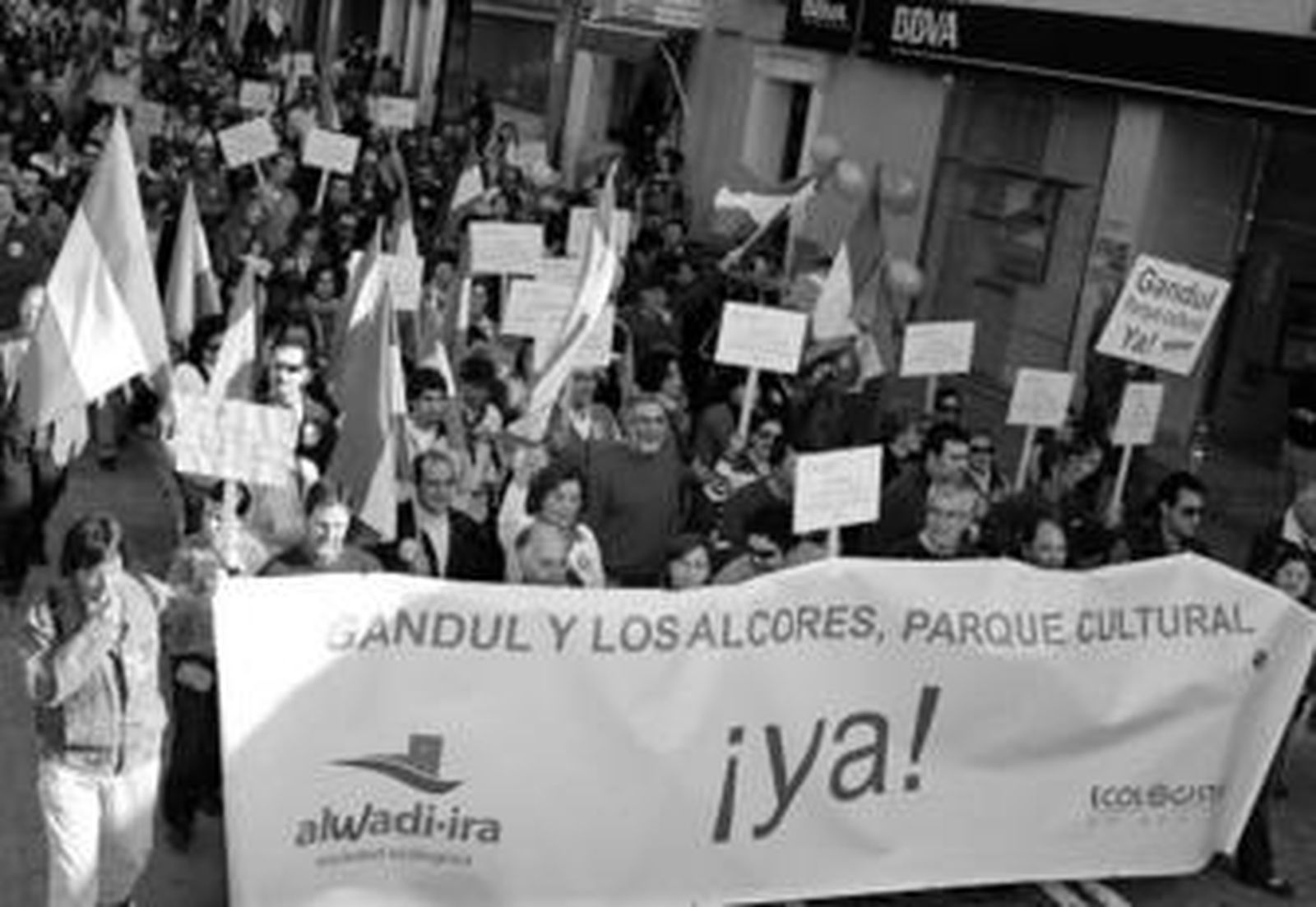 1. Molino de Benarosa y Hotel Oromana, ubicados en Alcalá de Guadaíra. 2. Canteras de Sillares  en la Dehesa Nueva o Dehesa de Martín Navarro. 3. Dolmen del Vaquero, en la zona de Gandul.