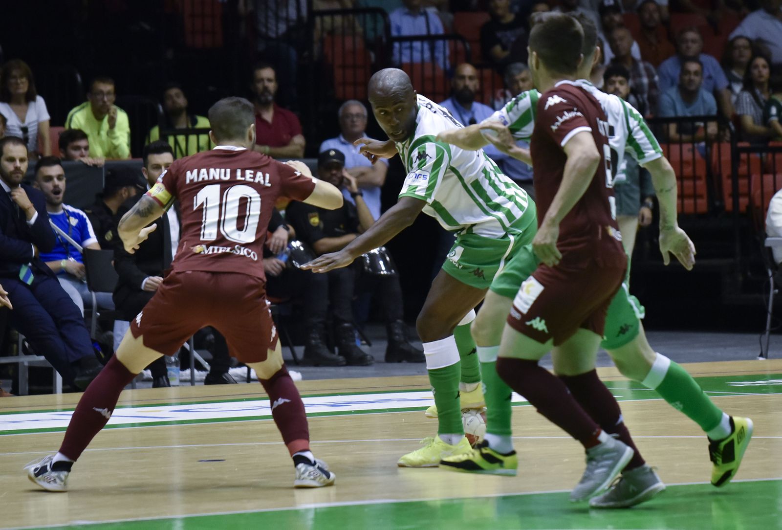 Las fotos del tercer partido del 'play off' entre el Betis Futsal y el Córdoba CF Futsal