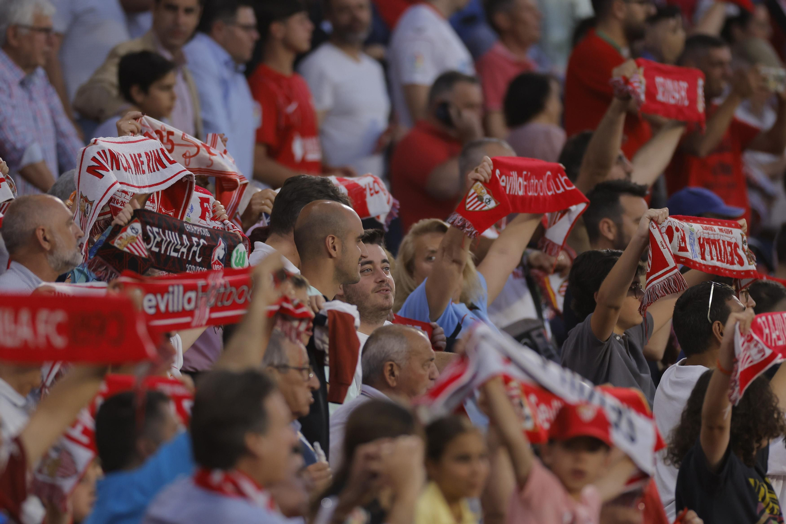Búscate en las fotos del Sevilla -Villarreal