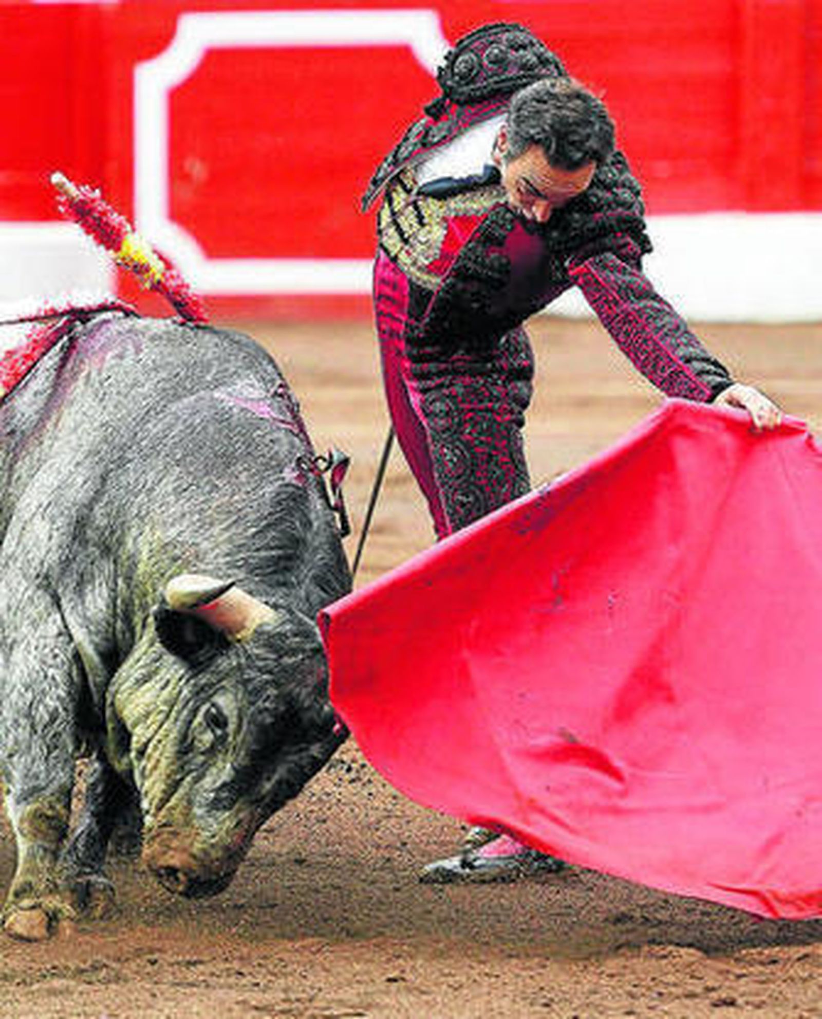 El Cid  en un lance al toro que indultó en Santander.