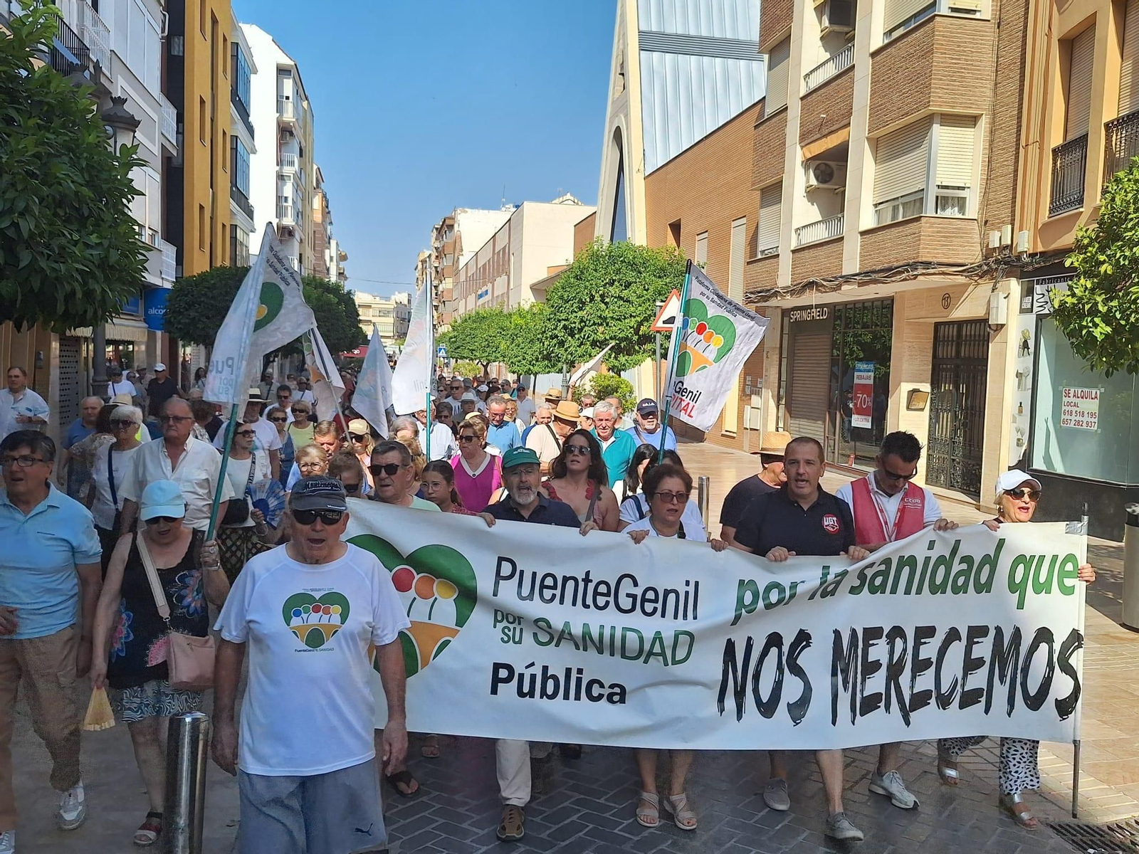 Las imágenes de la manifestación por la sanidad pública celebrada en Puente Genil