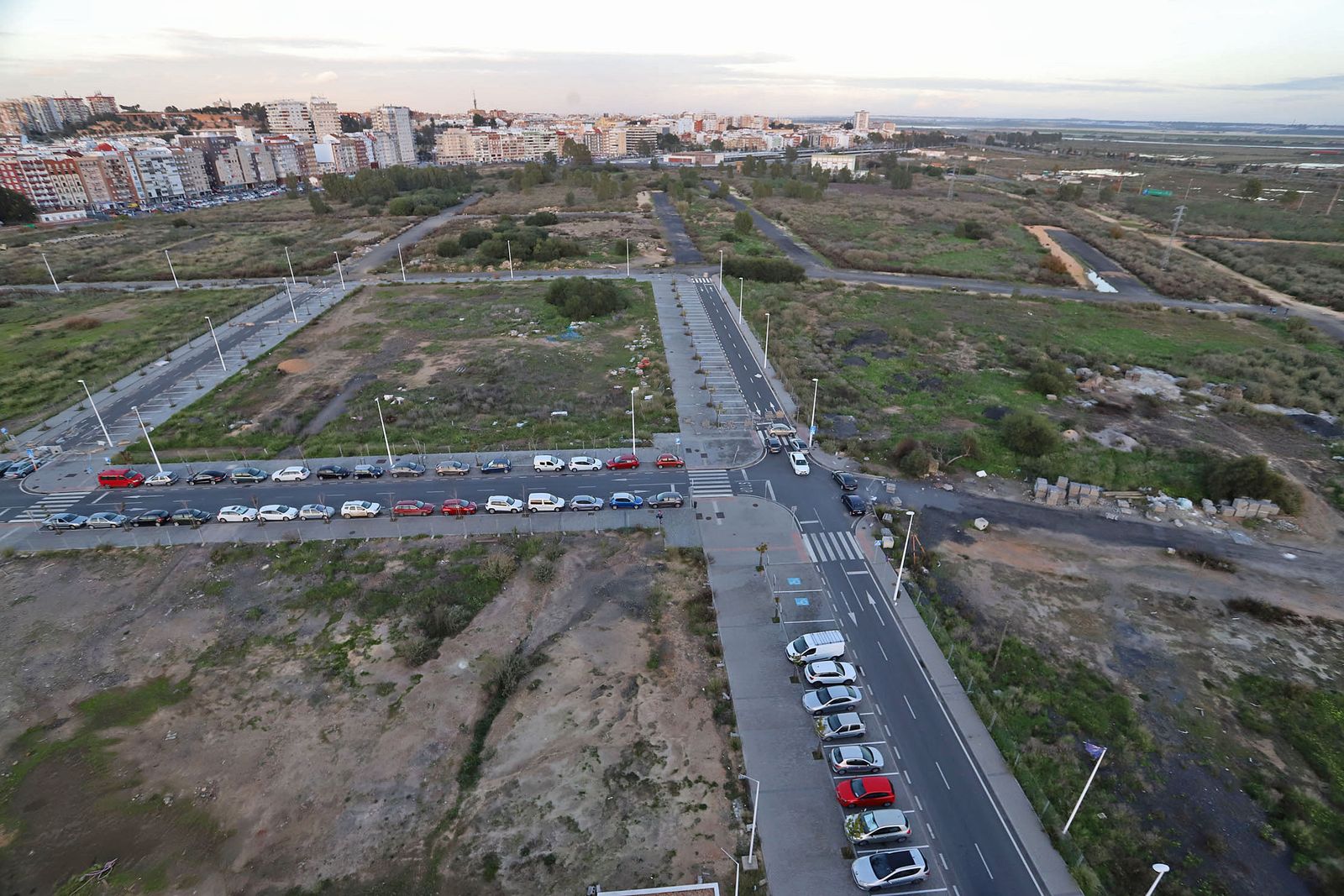Vista general de las parcelas del Ensanche Sur que albergarán el nuevo colegio.
