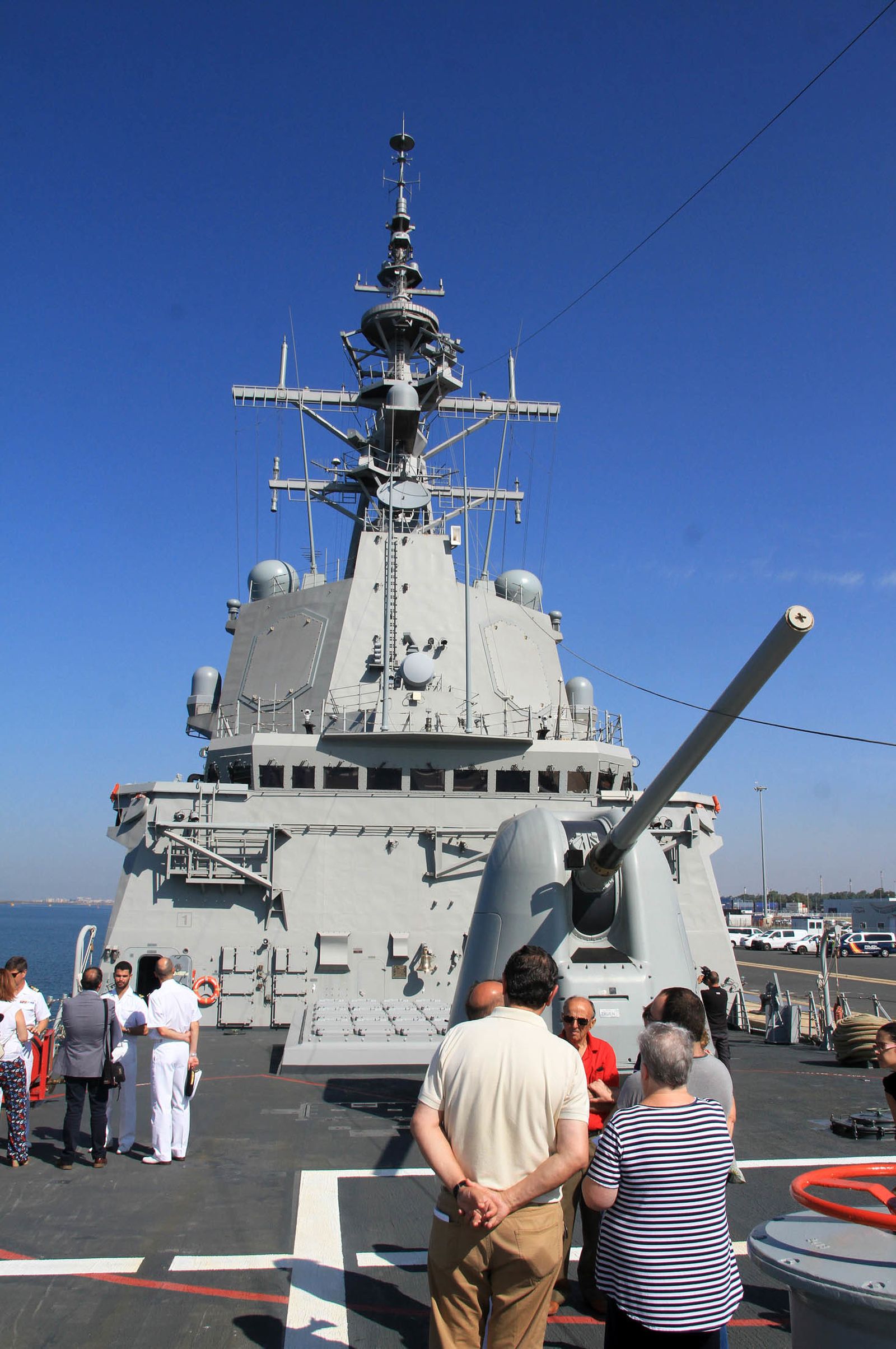 Imágenes de la Fragata Cristóbal Colón F-105