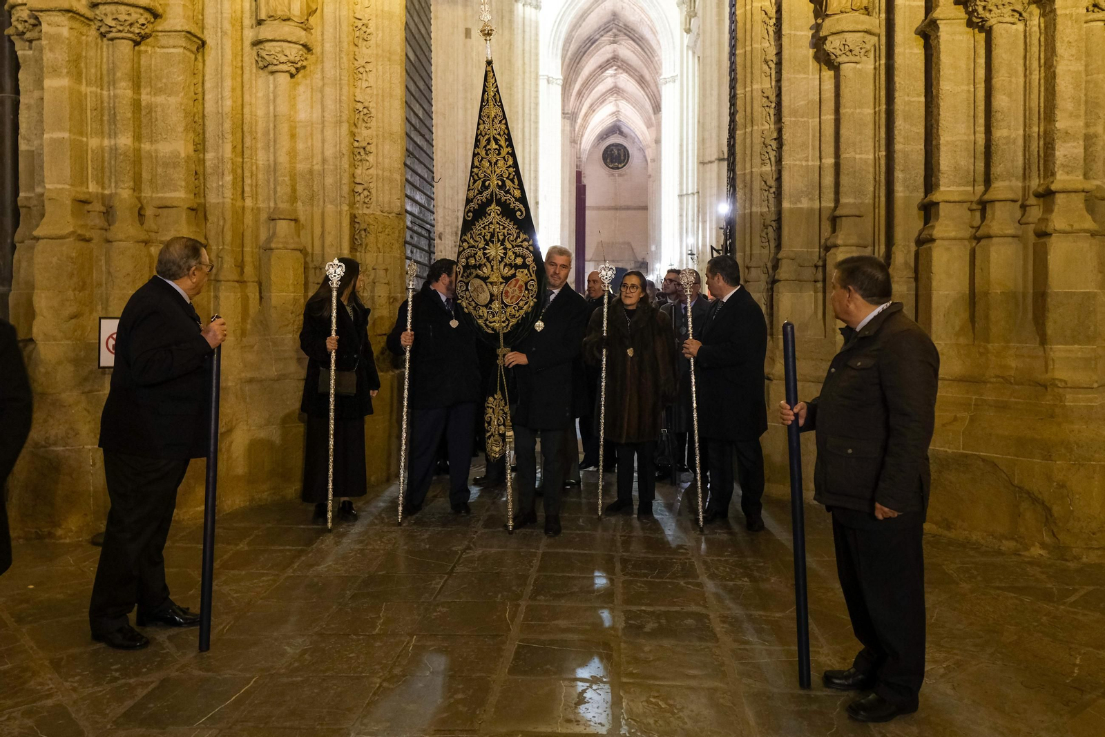 Imágenes de la procesión extraordinaria de regreso del Cristo de San Agustín a San Roque