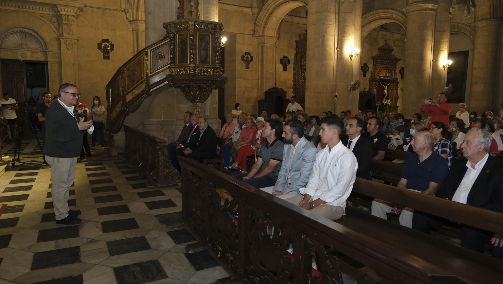 Ofrenda de la U.D. Almería a la Virgen del Mar, por el ascenso a la Liga Santander de Fútbol