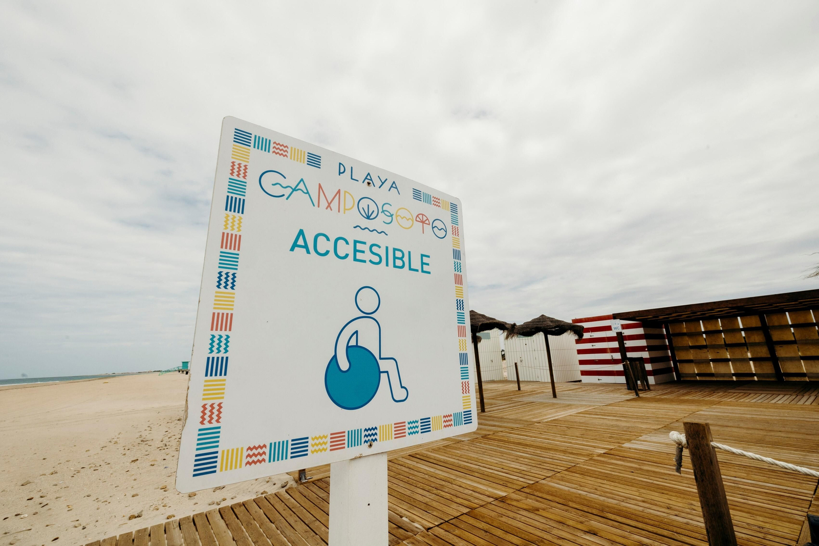 La playa de Camposoto en San Fernando, en imágenes