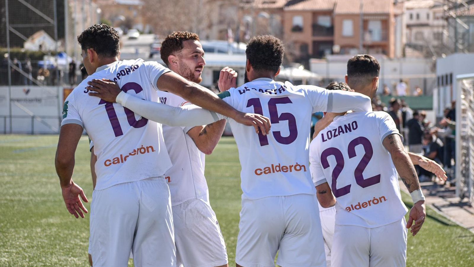 Los jugadores del Real Jaén celebran uno de los tantos de Óscar Lozano.