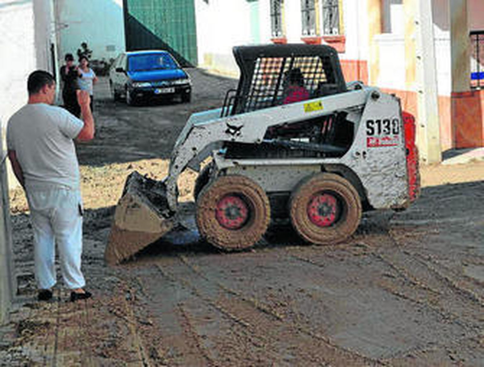 El lodo, protagonista inesperado en las calles de Casanueva.
