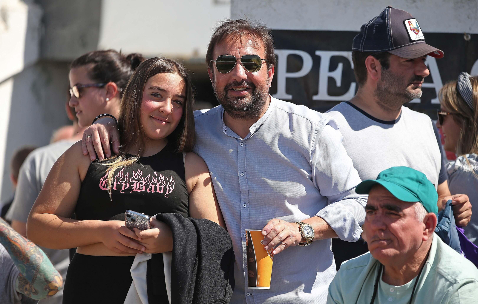 Fotos de la afición durante el Balona - Badajoz en el estadio municipal de La Línea