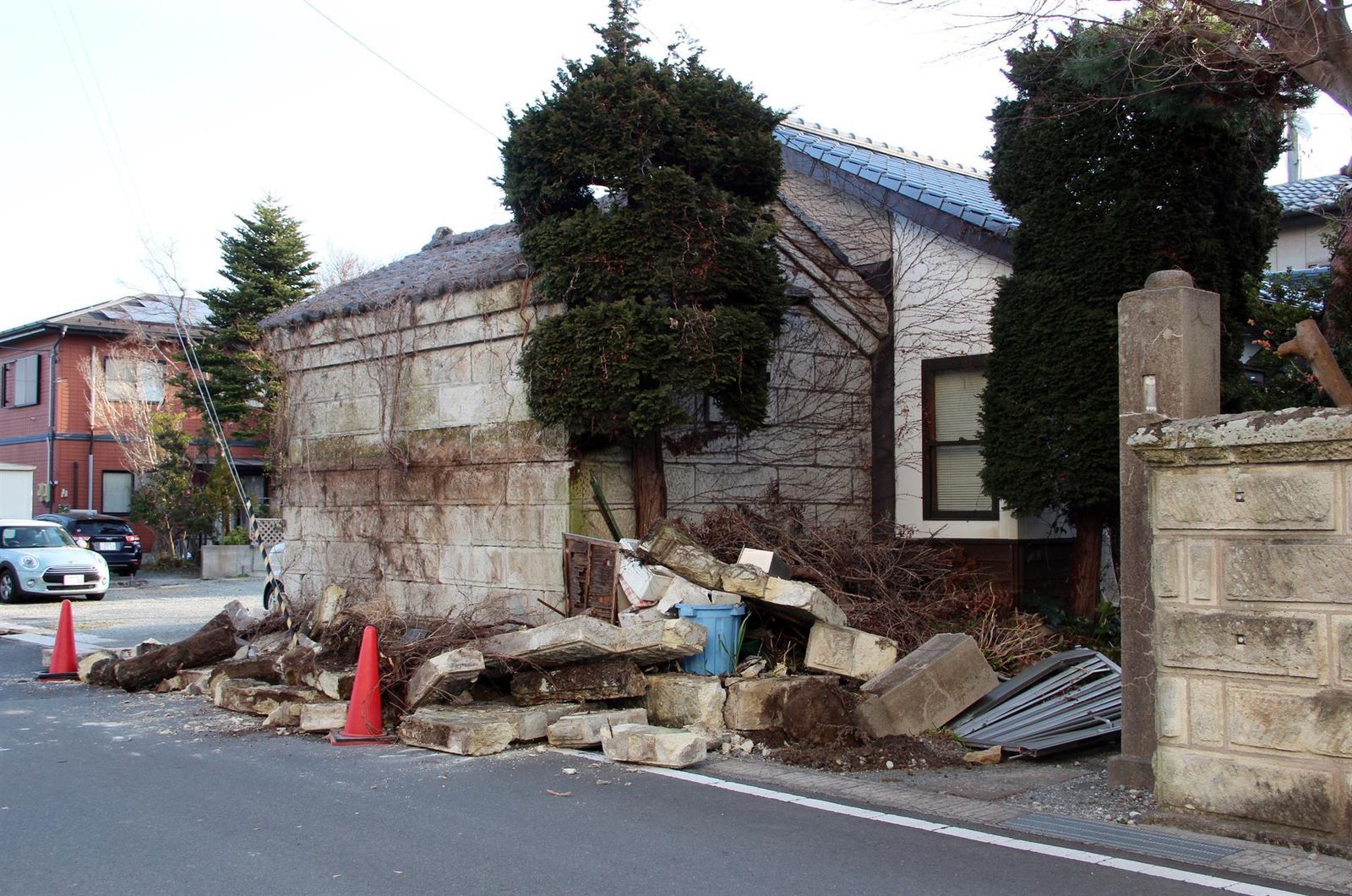 Efectos del terremoto en un edificio de la ciudad de Soma, en la prefectura japonesa de Fukushima