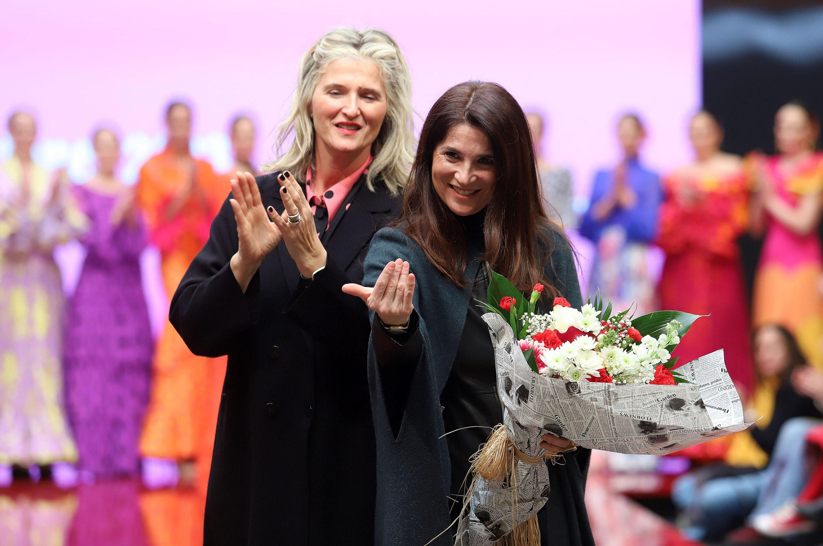 Huelva Flamenca 2023. Imágenes del desfile benéfico de El Ajolí a favor de Cruz Roja Española