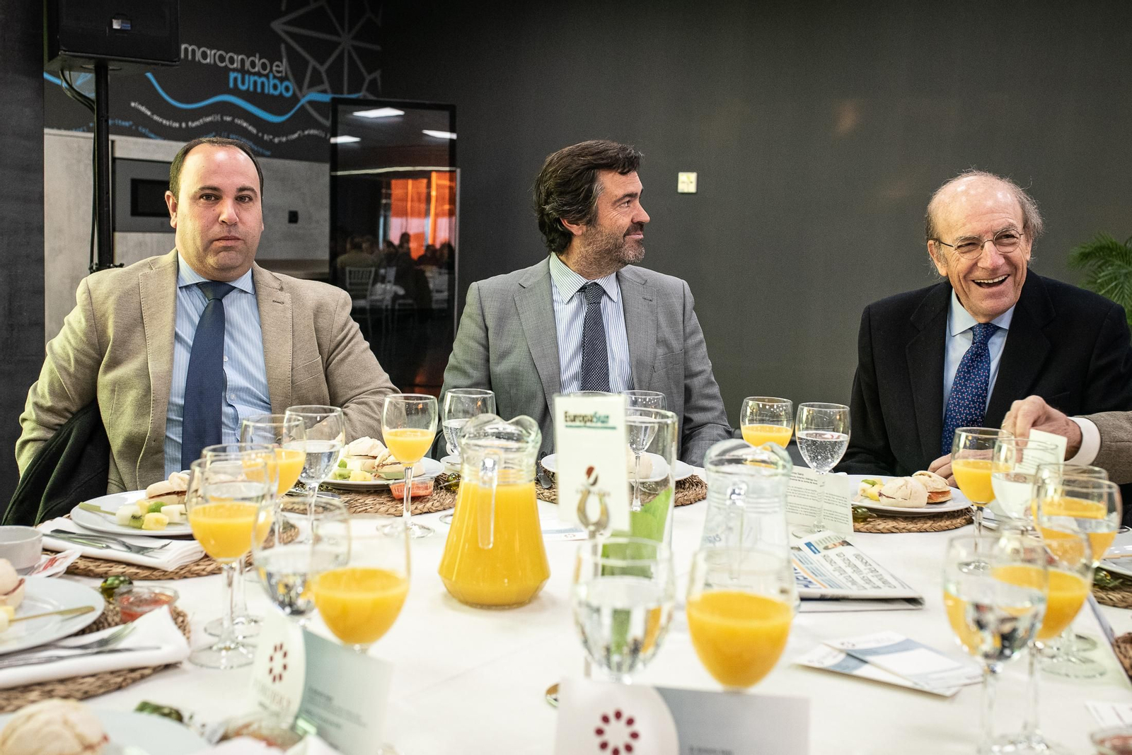 Imágenes de los invitados a la conferencia y desayuno-coloquio con Antonio Sanz en el Foro Joly Andalucía