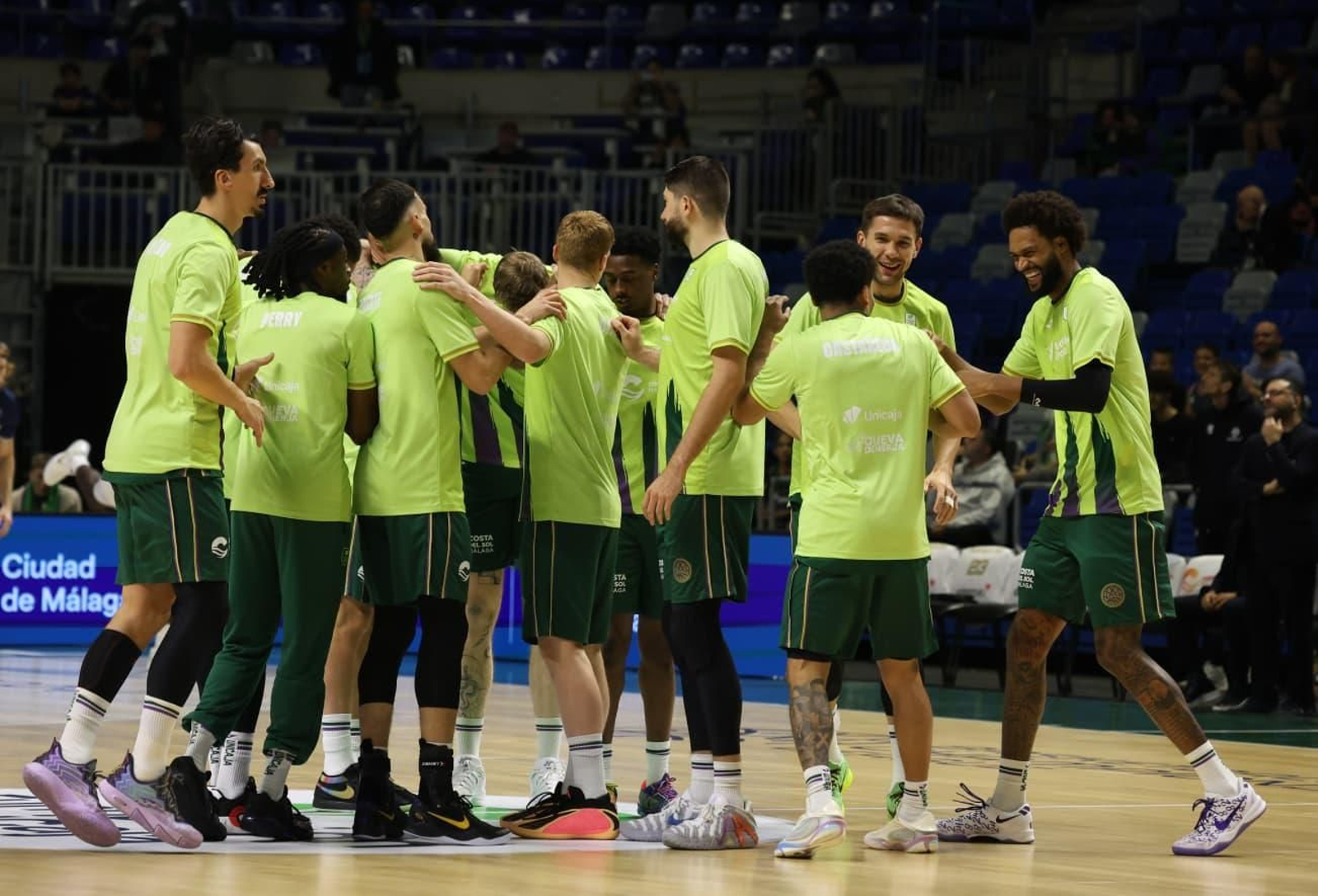 El Unicaja, en la última rueda de calentamiento.