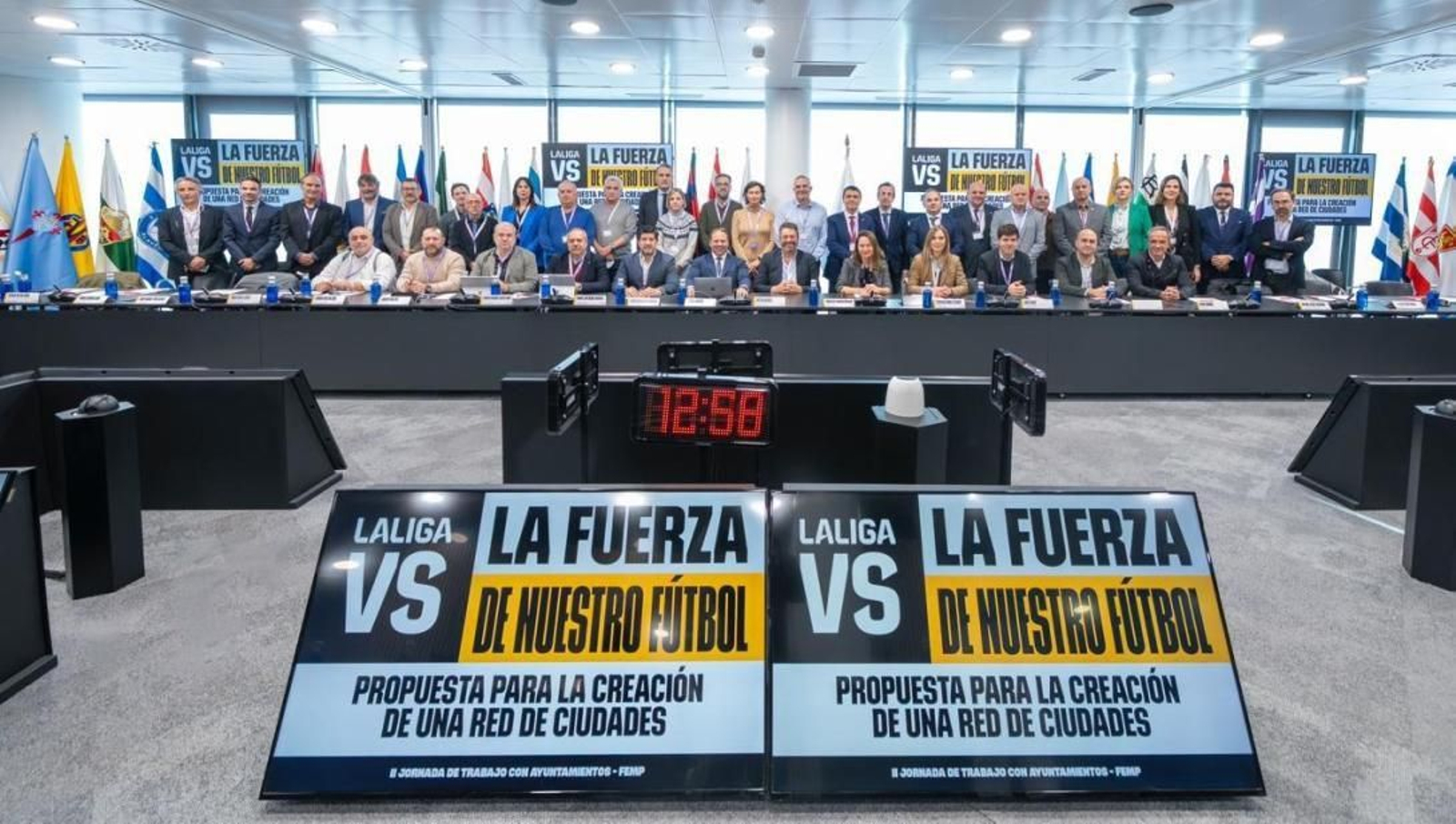 Las autoridades y organizadores, durante la cita.