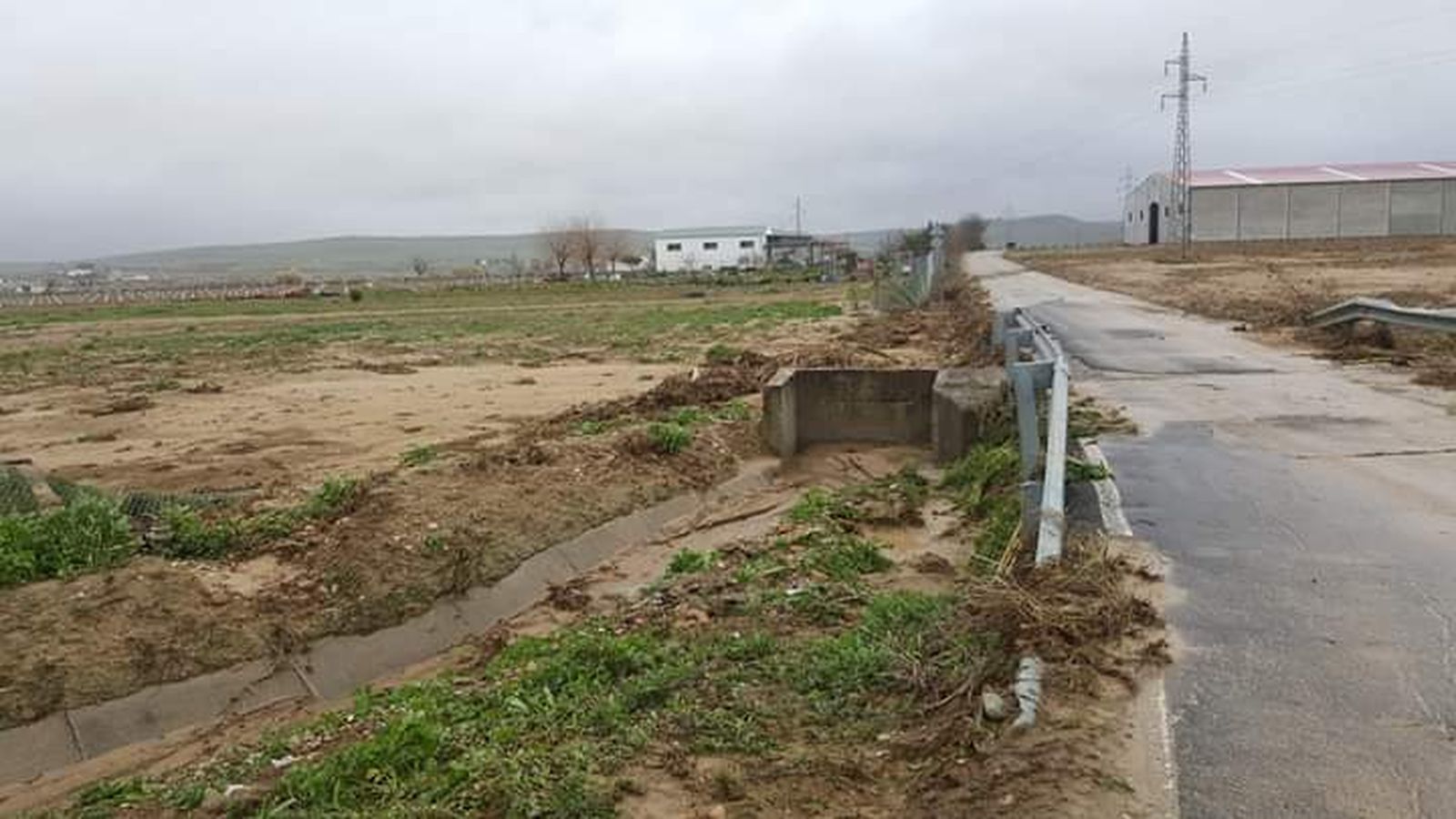 Carretera dañada en Villa del Río.