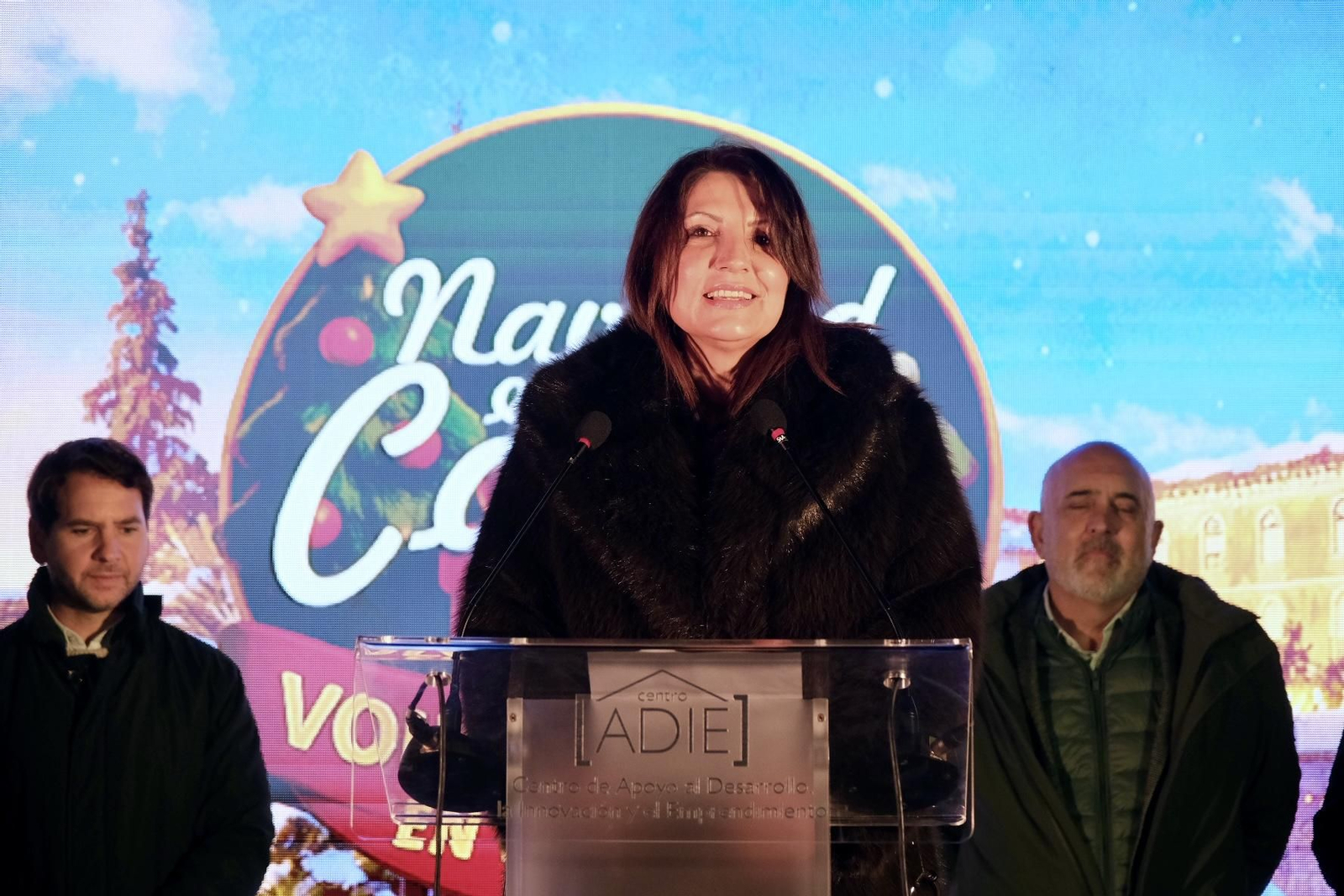 Cabra da la bienvenida a la Navidad