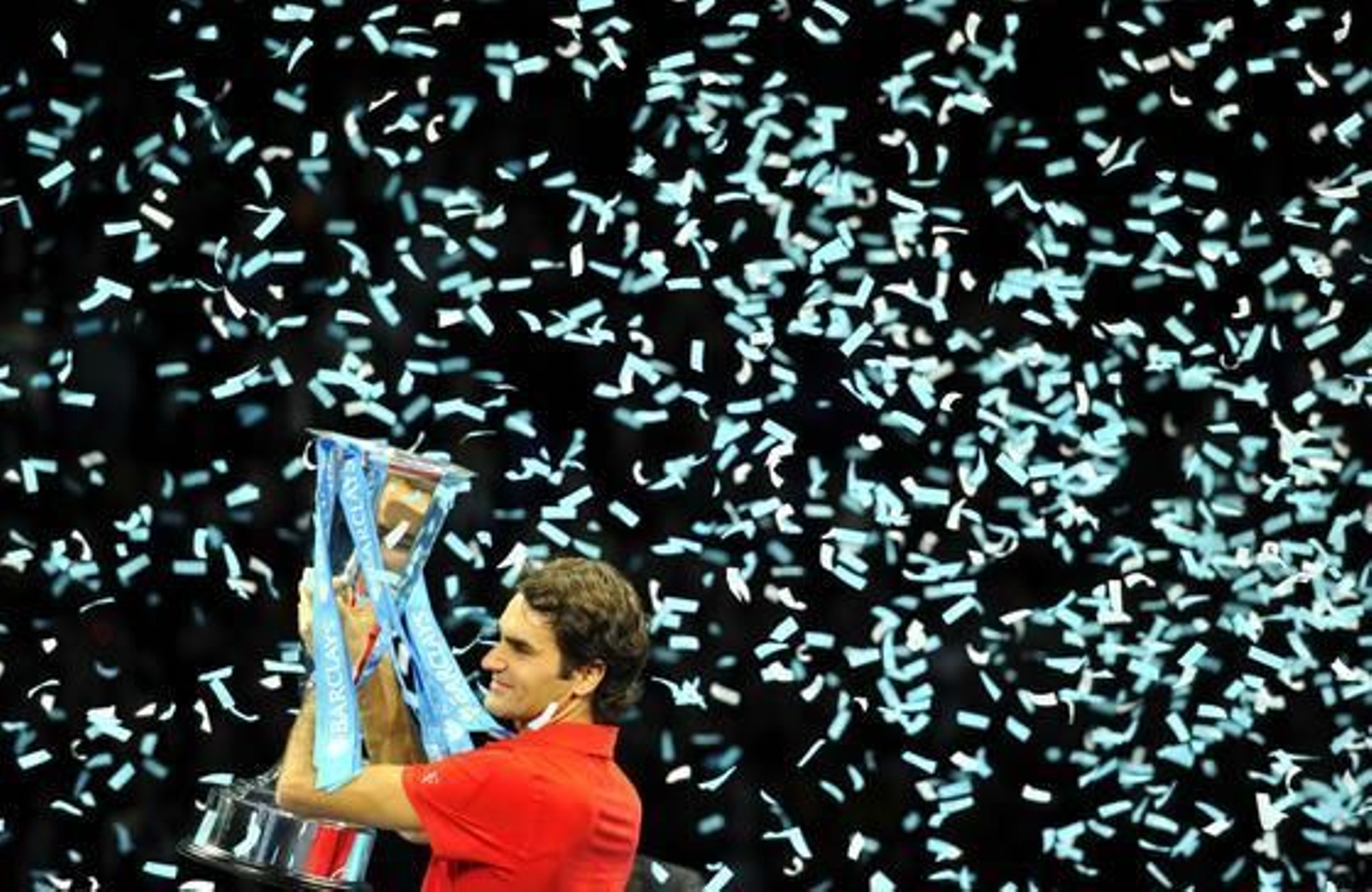 Federer levanta su 5º Copa de Maestros

Foto: REUTERS/AFP