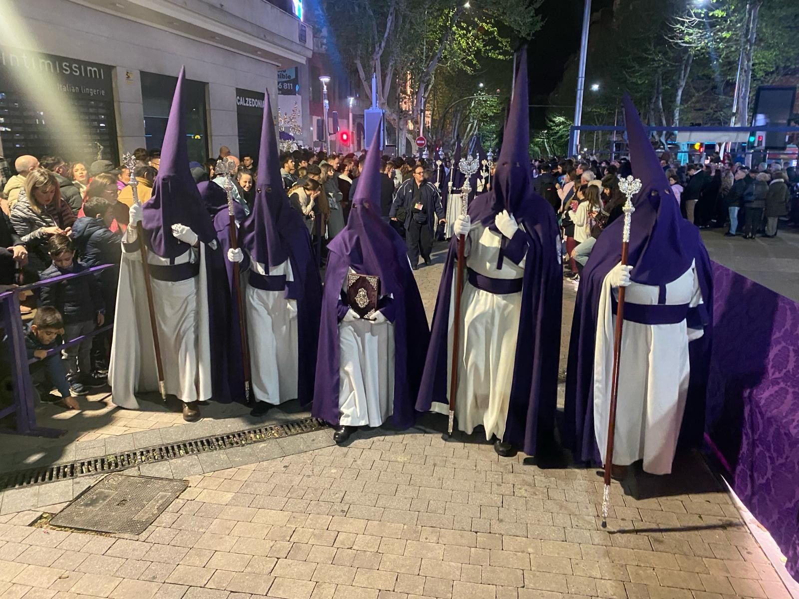 En imágenes: La Expiración trae de vuelta la ilusión de los cofrades jiennenses