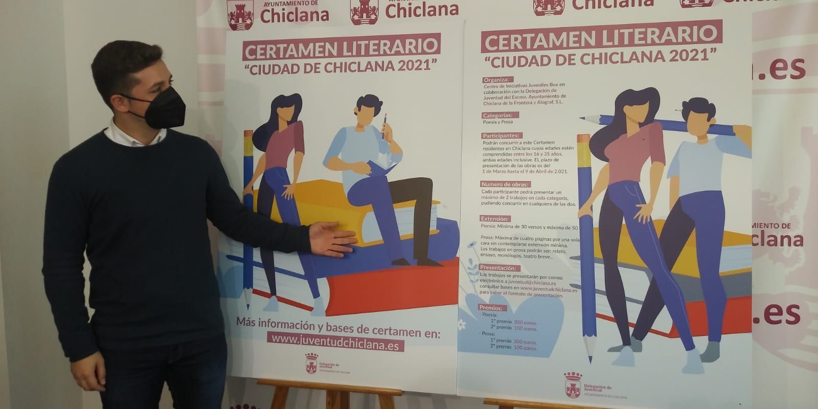 Presentación del certamen literario por parte del delegado municipal de Juventud.