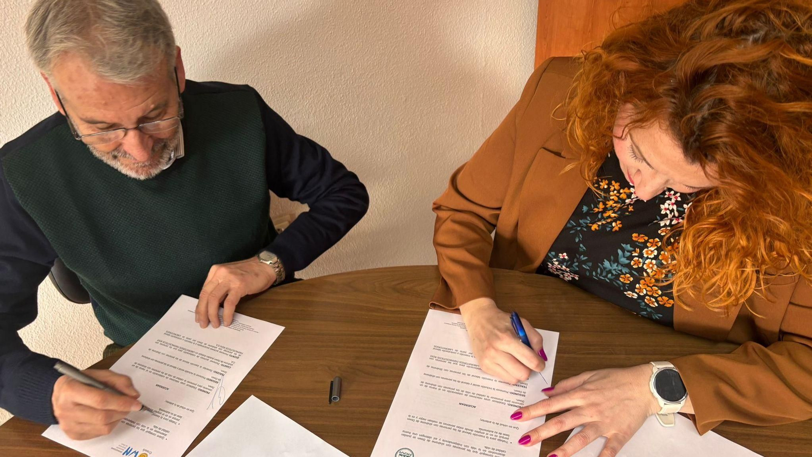 Imagen de la firma del acuerdo de colaboración