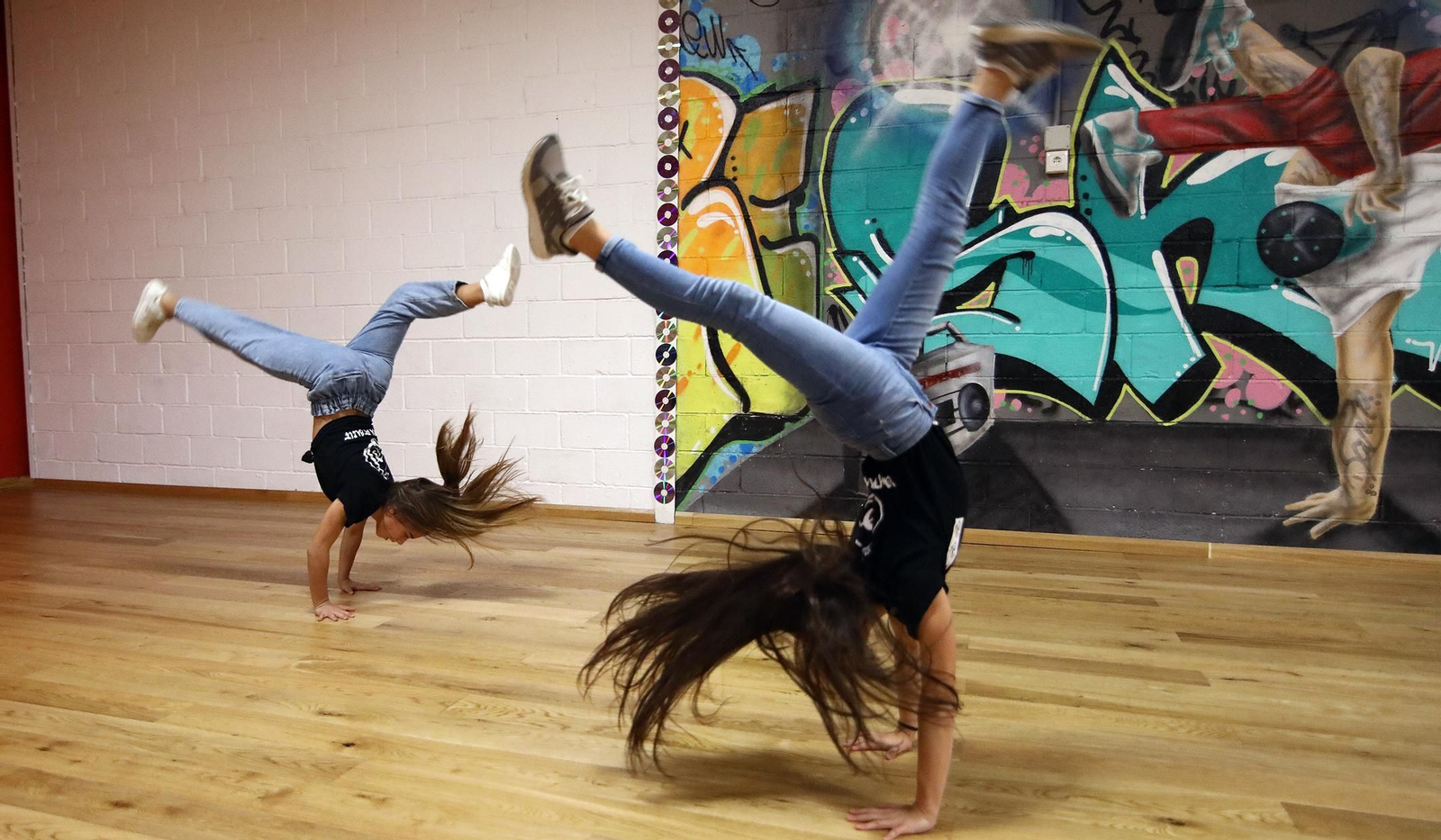 Imágenes de las niñas jerezanas participantes en un programa de Canal Sur