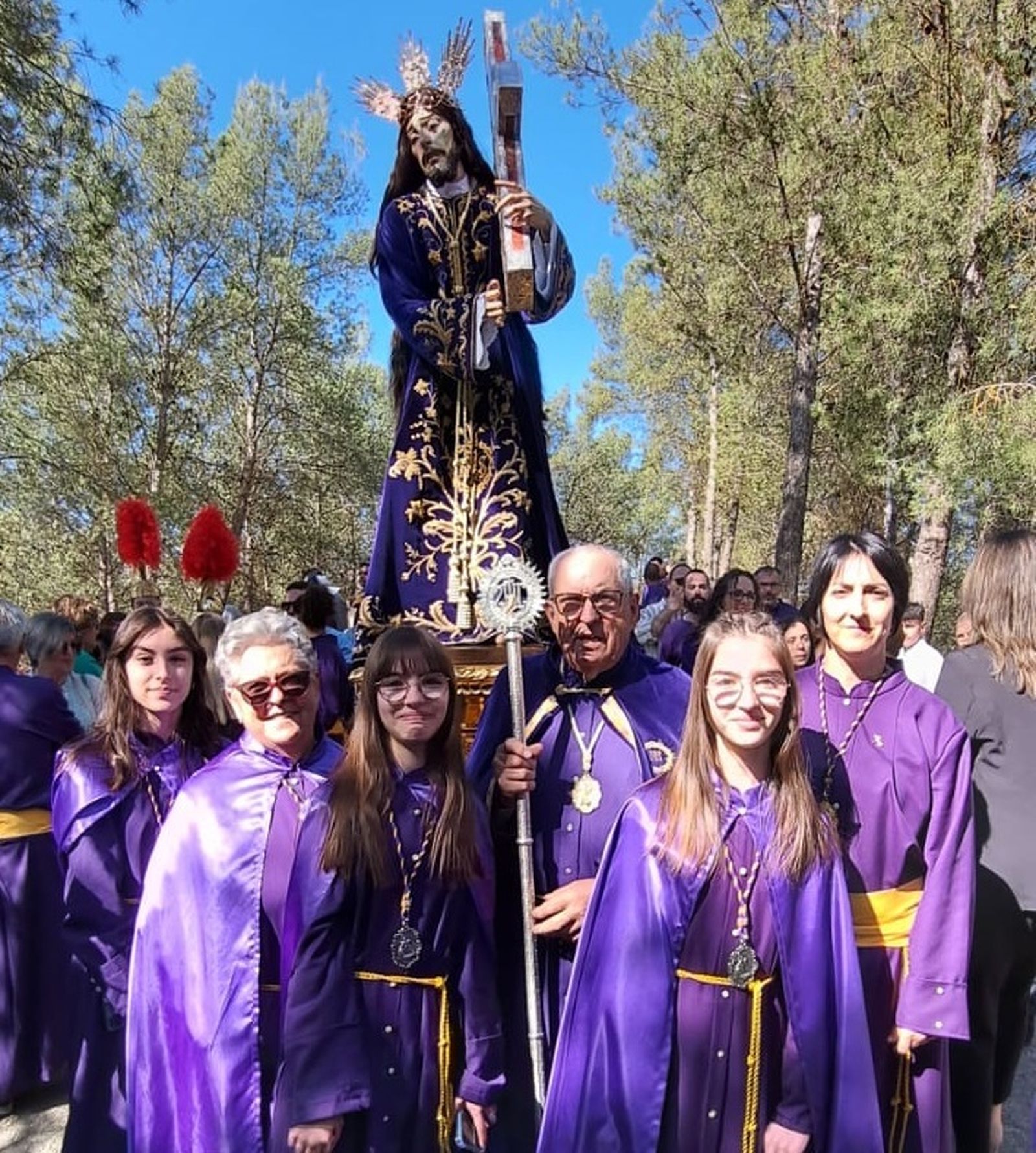 Viernes Santo en Iznájar: la procesión del Calvario, en imágenes