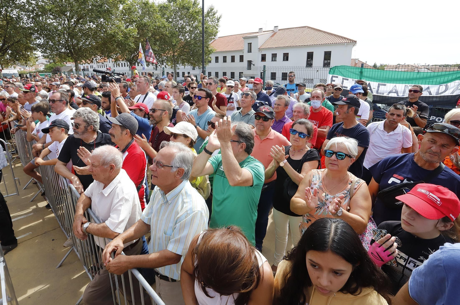 Imágenes de la Vuelta Ciclista a España en su salida desde Aracena en la 17ª etapa