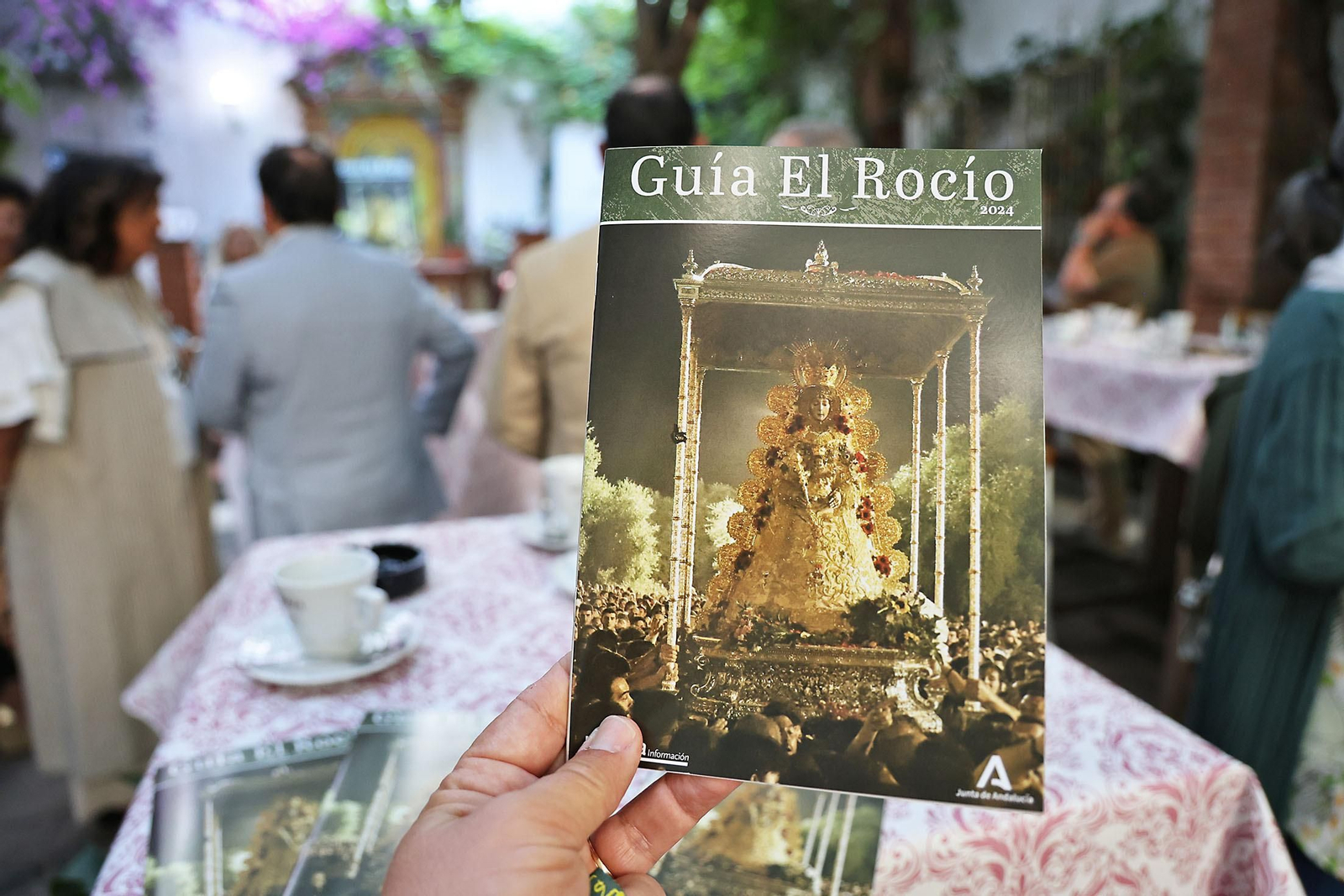 Imágenes de la presentación de la Guía del Rocío 2024 de Huelva Información