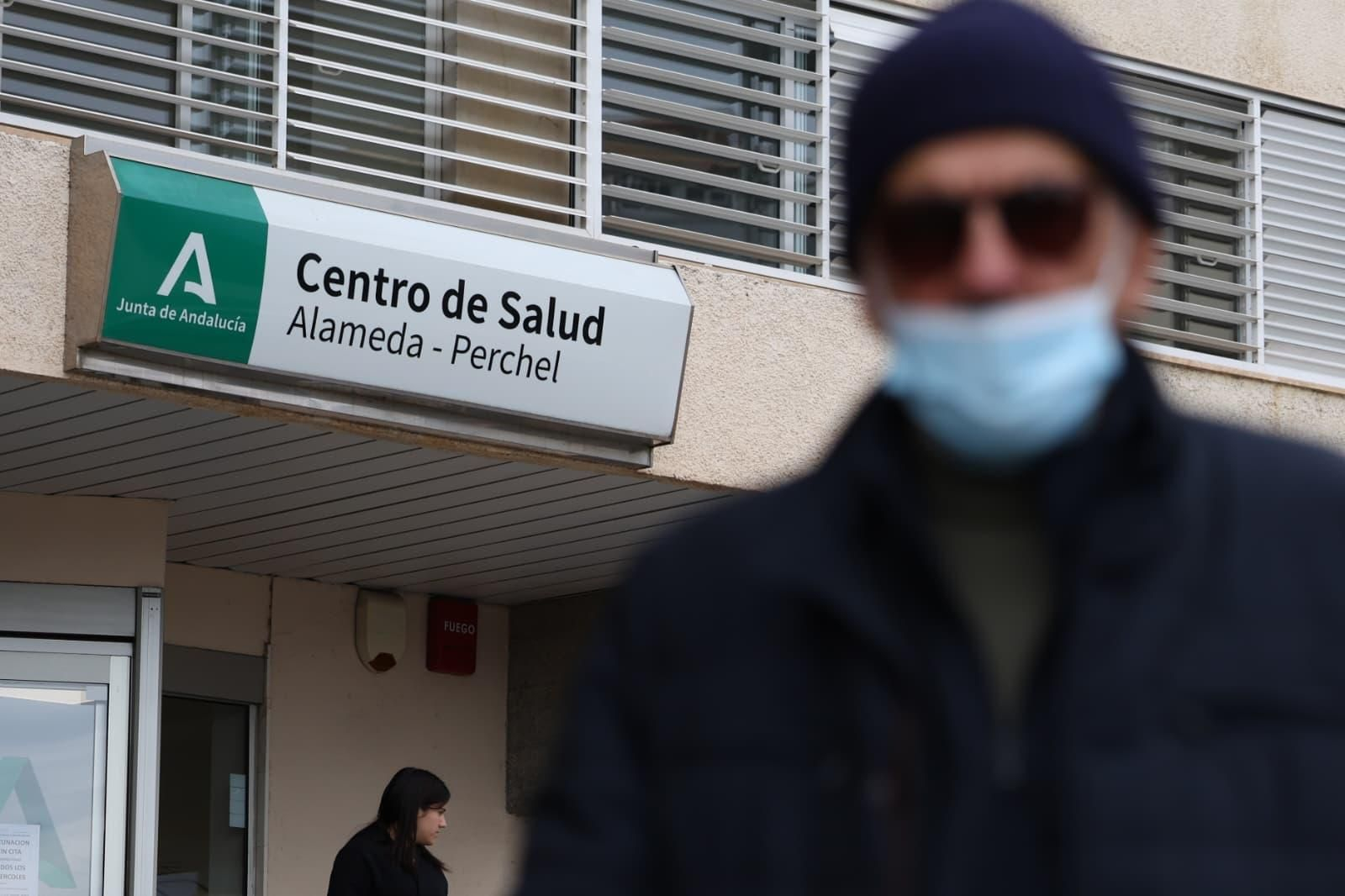La Junta ha recomendando el uso de mascarillas en los centros sanitarios.