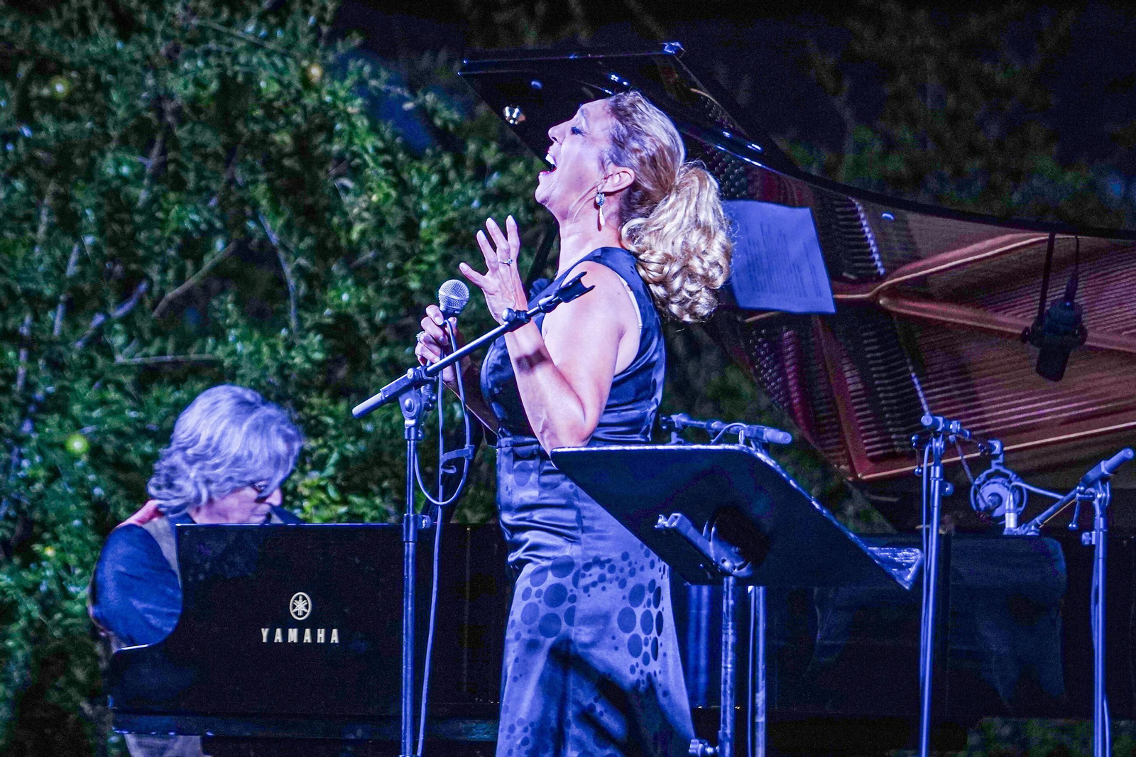Esperanza Fernández y el piano de Chano Domínguez enmudecen a la Alhambra: las imágenes