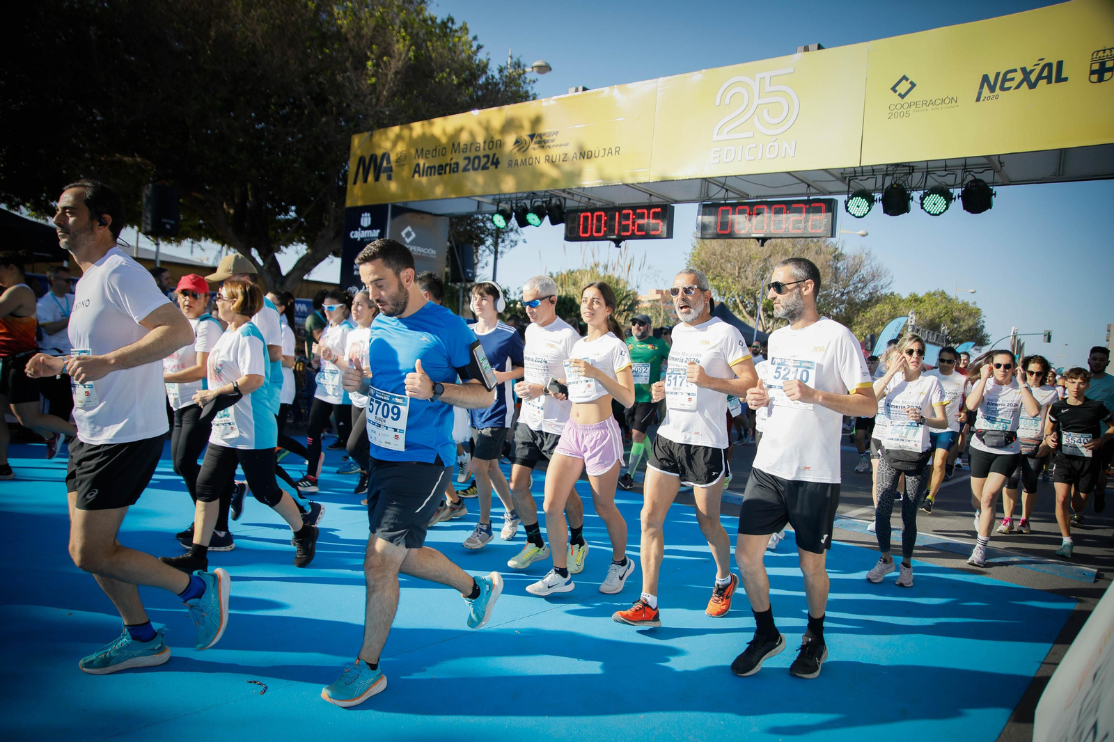 Imágenes de la salida de la Media maratón Ciudad de Almería