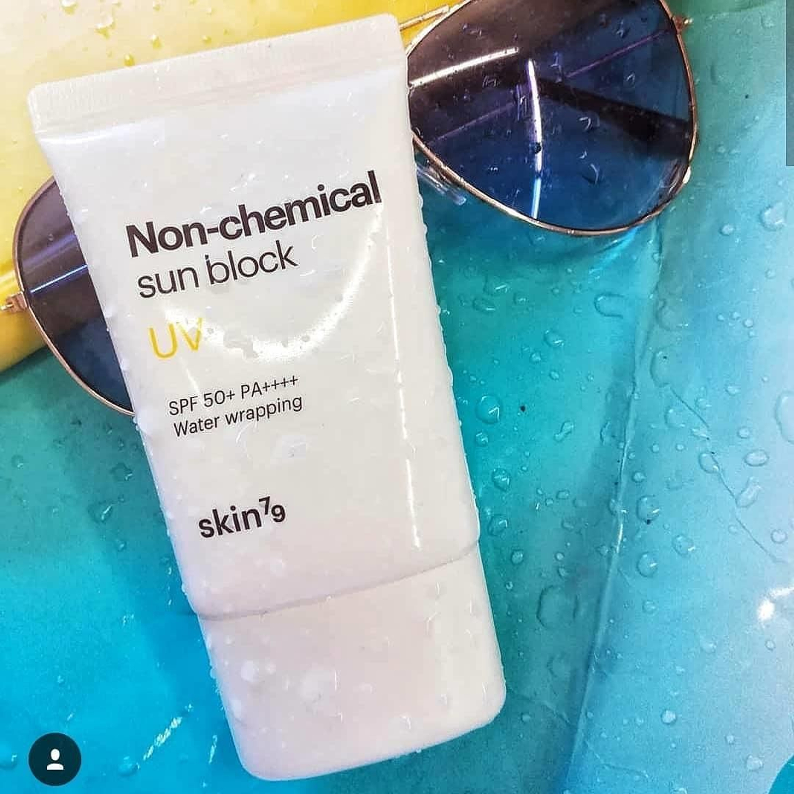 El protector solar de Skin79 no contiene químicos agresivos para el rostro y es resistente al agua.