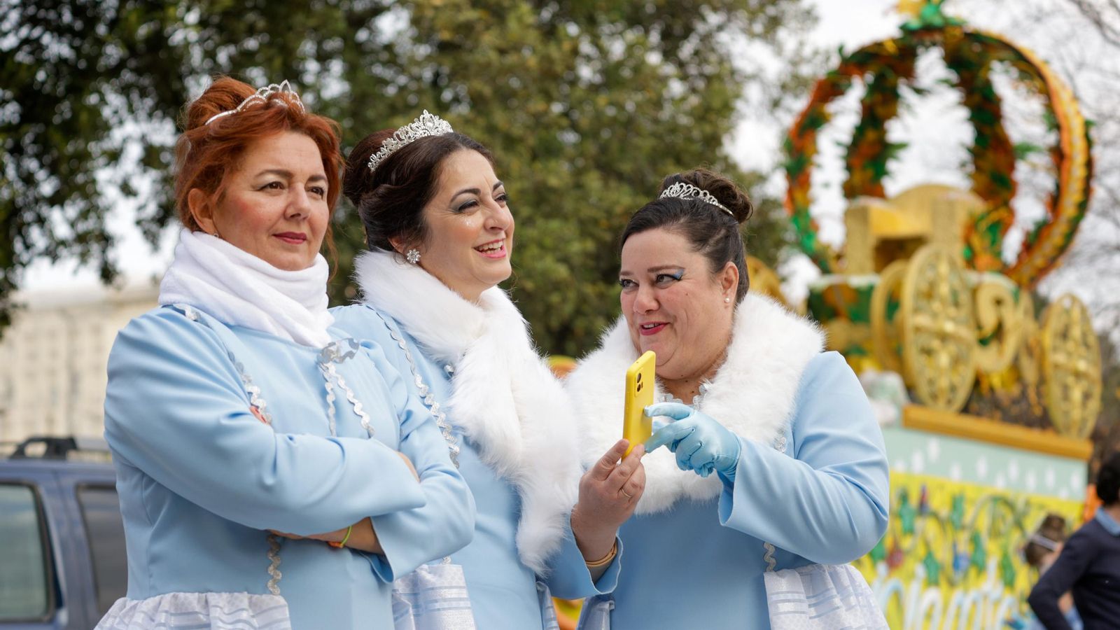 Las fotos de la ínsolita salida de los Reyes Magos del Ateneo un 4 de enero
