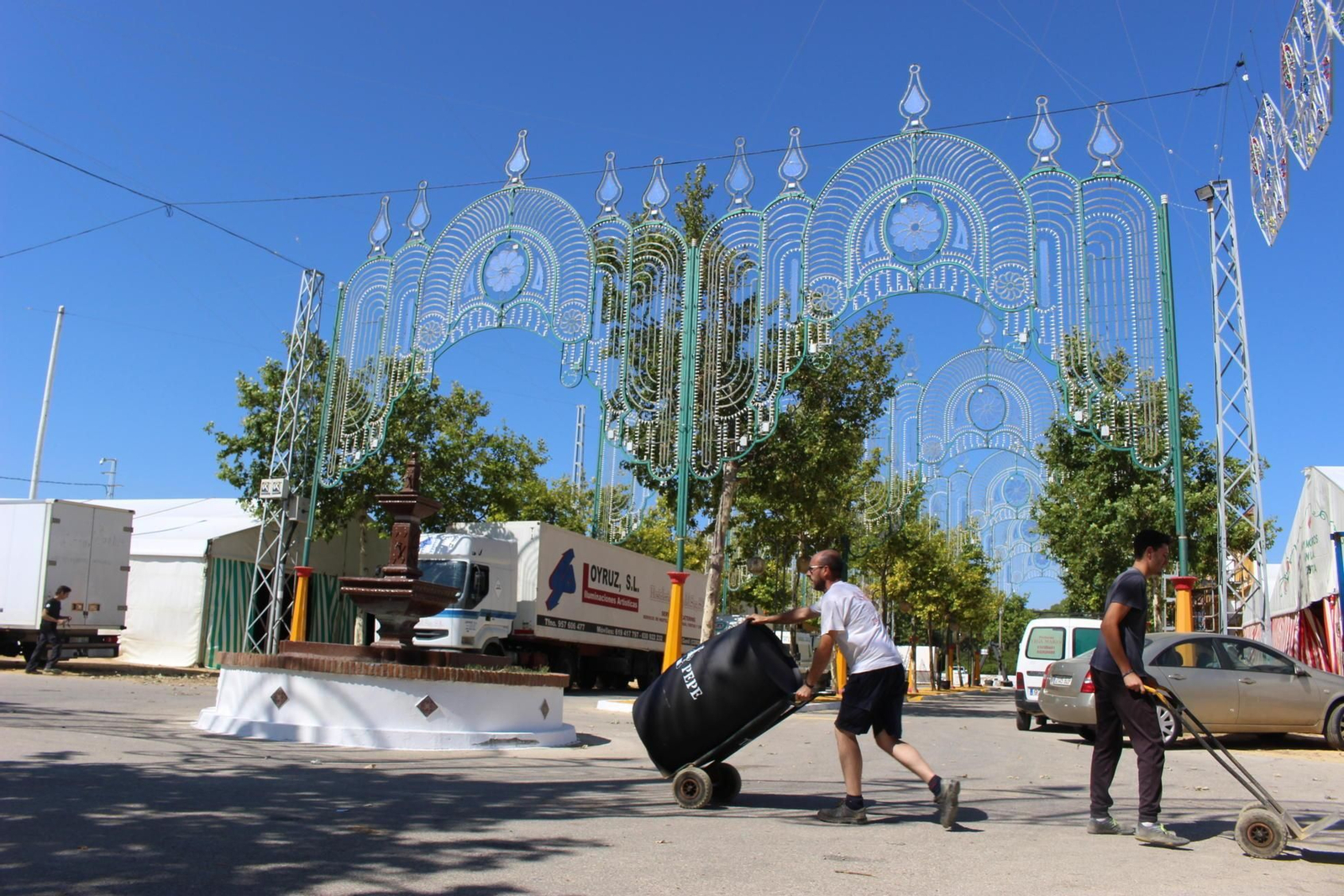 El recinto ferial ultimaba ayer los detalles para su apertura esta noche.