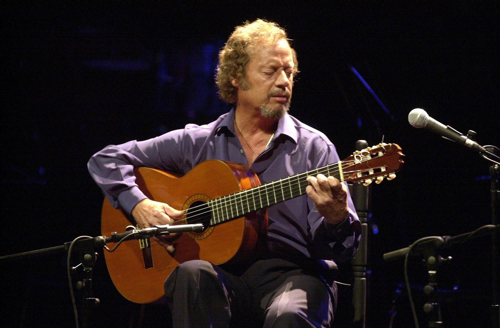 Serranito, durante su actuación en Bienal de Flamenco de Sevilla del año 2000.
