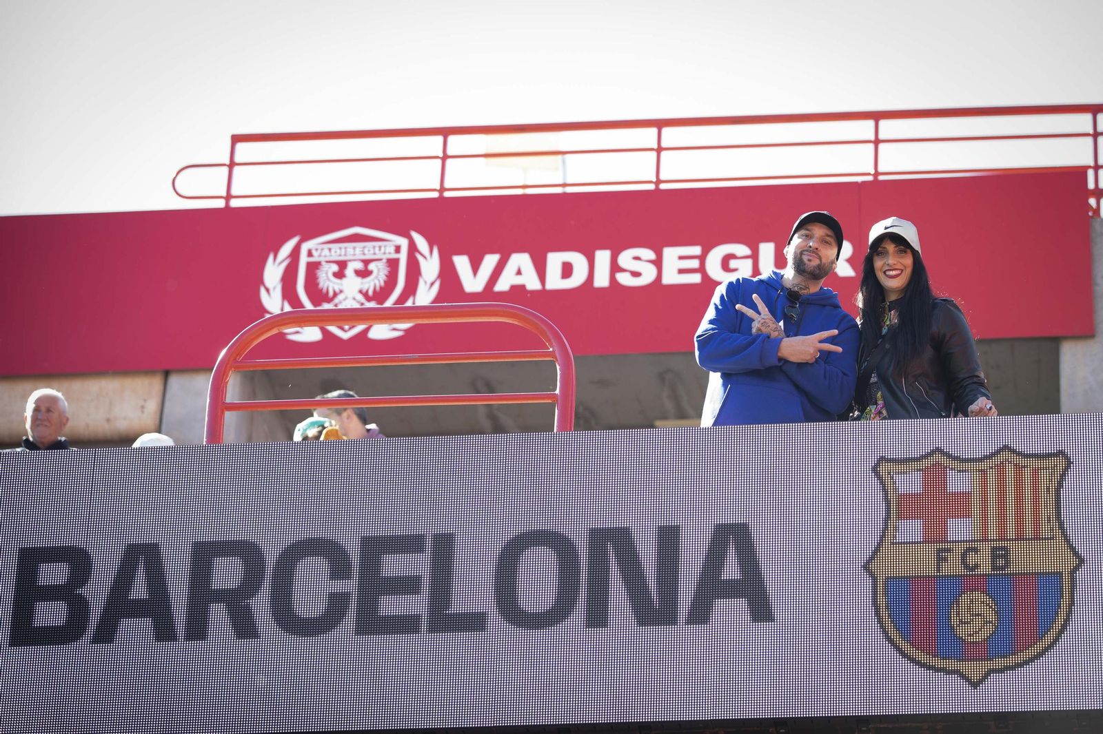 Encuéntrate en la grada de Los Cármenes en el Granada-Barça