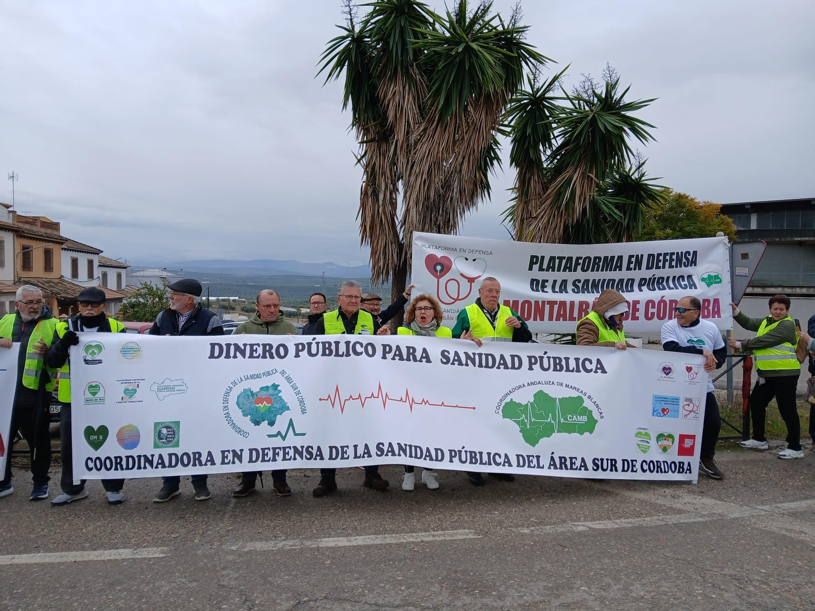 Las imágenes del corte de la N-432 en Espejo por la sanidad pública Las imágenes del corte de la N-432 en Espejo por la sanidad pública